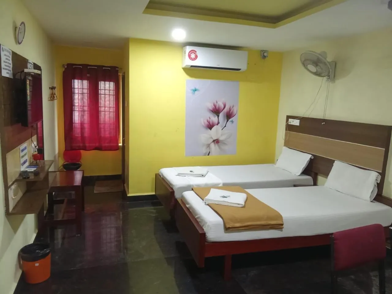 Bed in Sri Murugan Beach Paradise Hotel