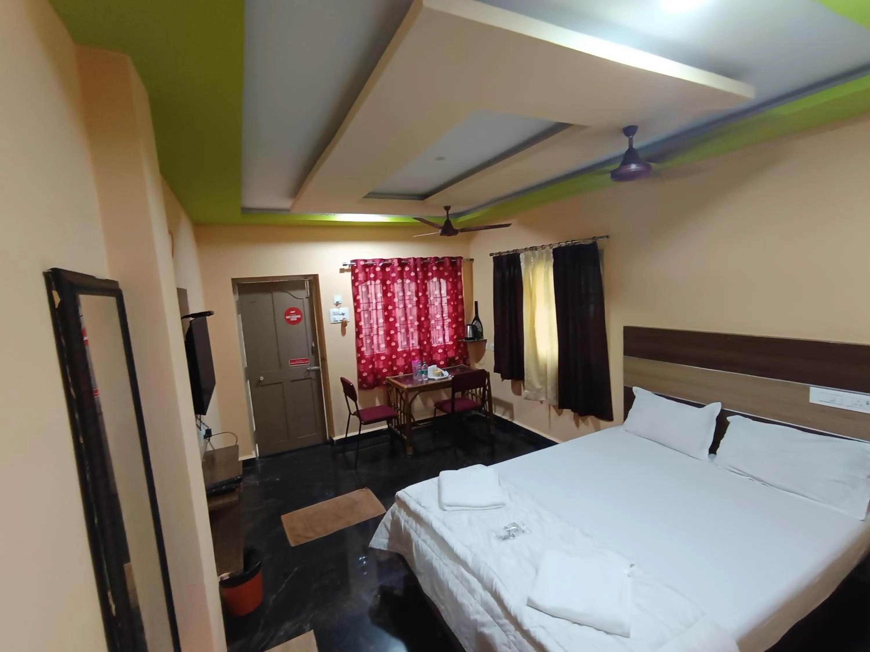 Bedroom, Bed in Sri Murugan Beach Paradise Hotel