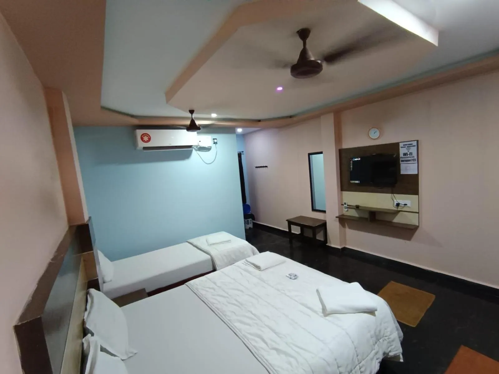 Bed in Sri Murugan Beach Paradise Hotel