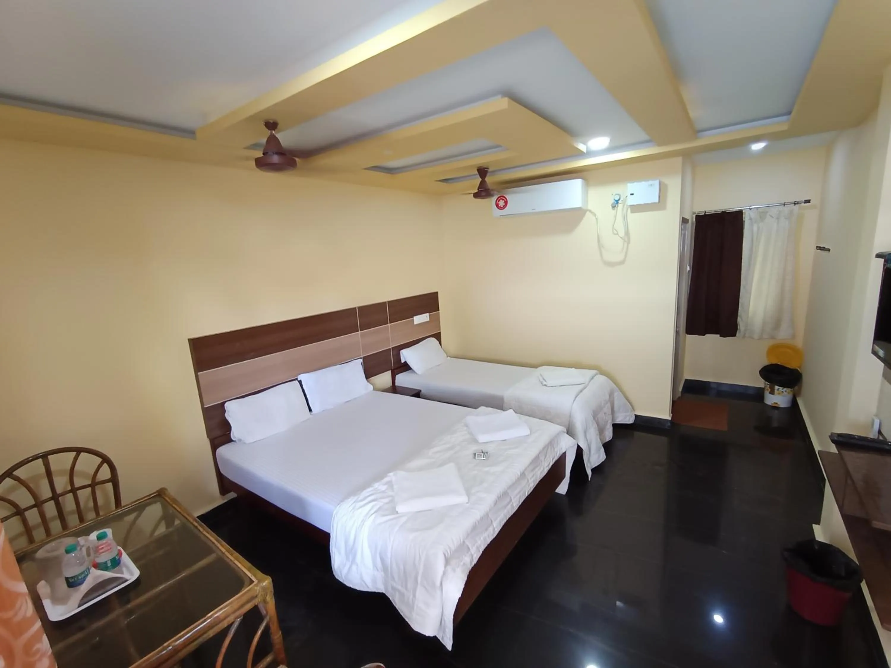 Bedroom, Bed in Sri Murugan Beach Paradise Hotel