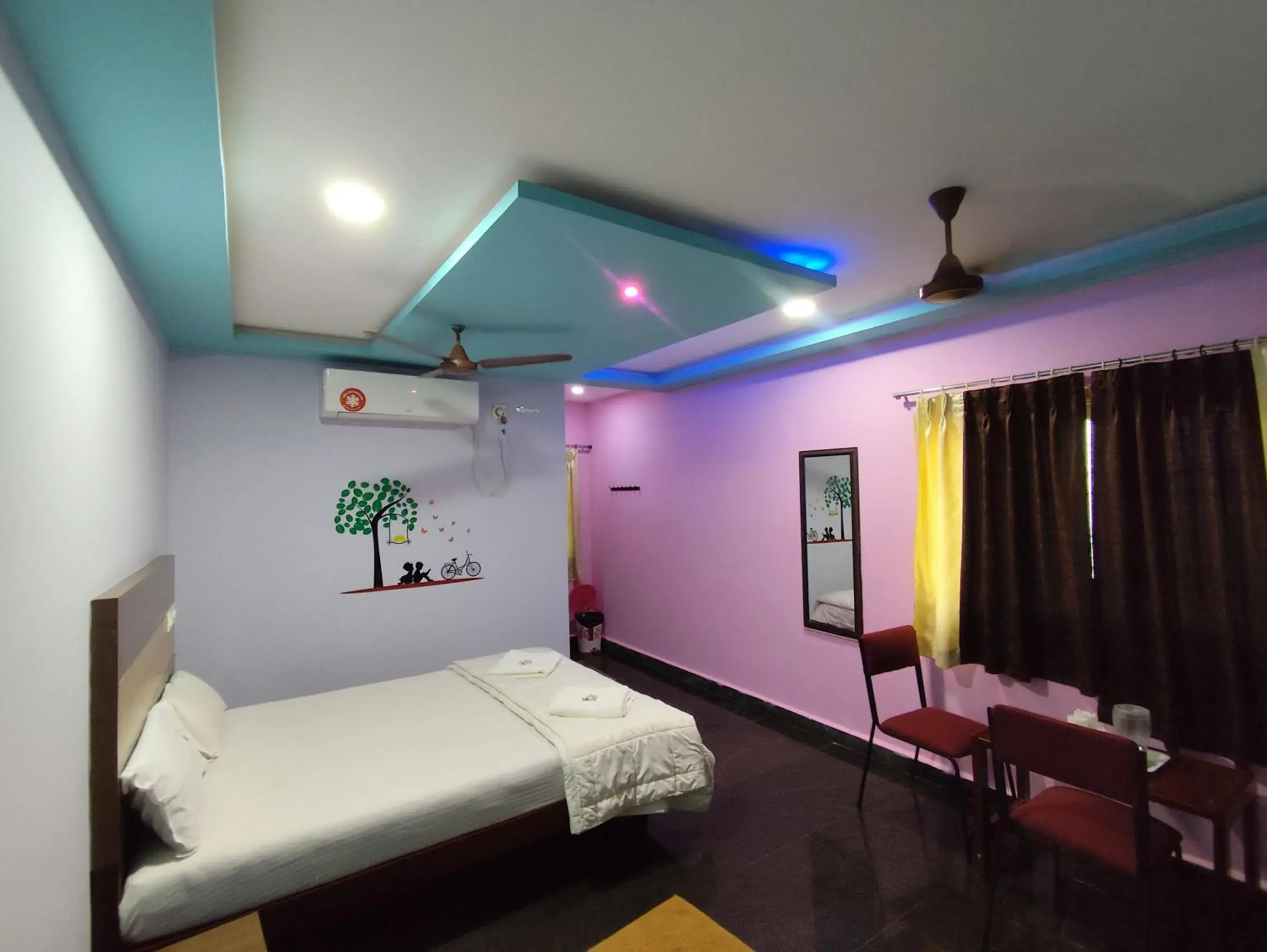 Deluxe Queen Room - single occupancy in Sri Murugan Beach Paradise Hotel Deluxe Queen Room - single occupancy in Sri Murugan Beach Paradise Hotel