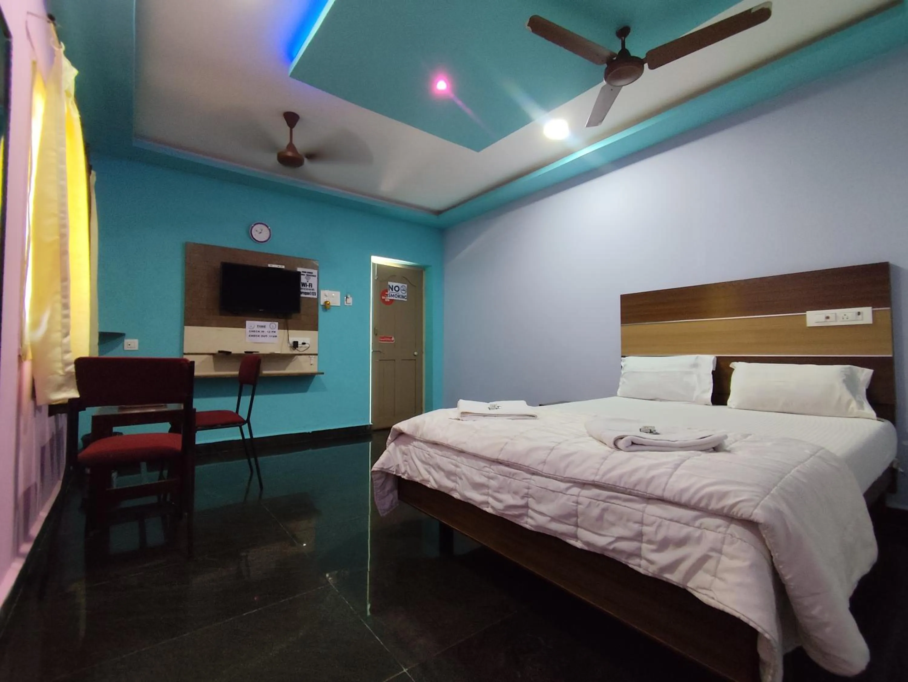 Bedroom, Bed in Sri Murugan Beach Paradise Hotel