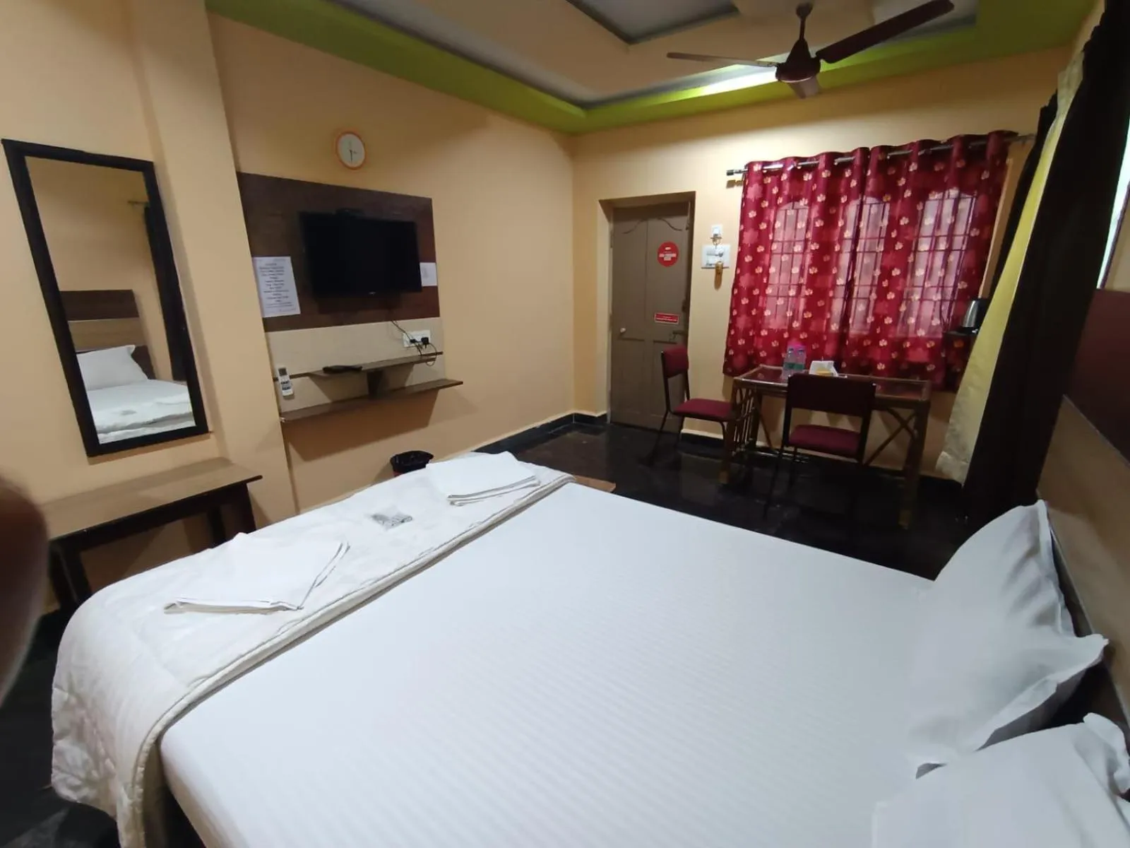 Bed in Sri Murugan Beach Paradise Hotel