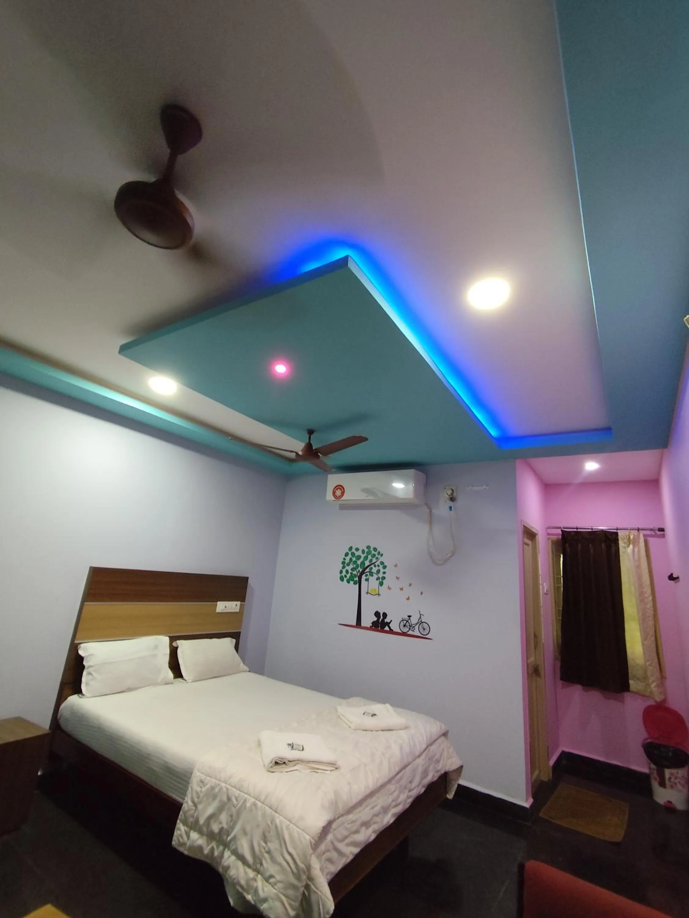 Photo of the whole room, Bed in Sri Murugan Beach Paradise Hotel