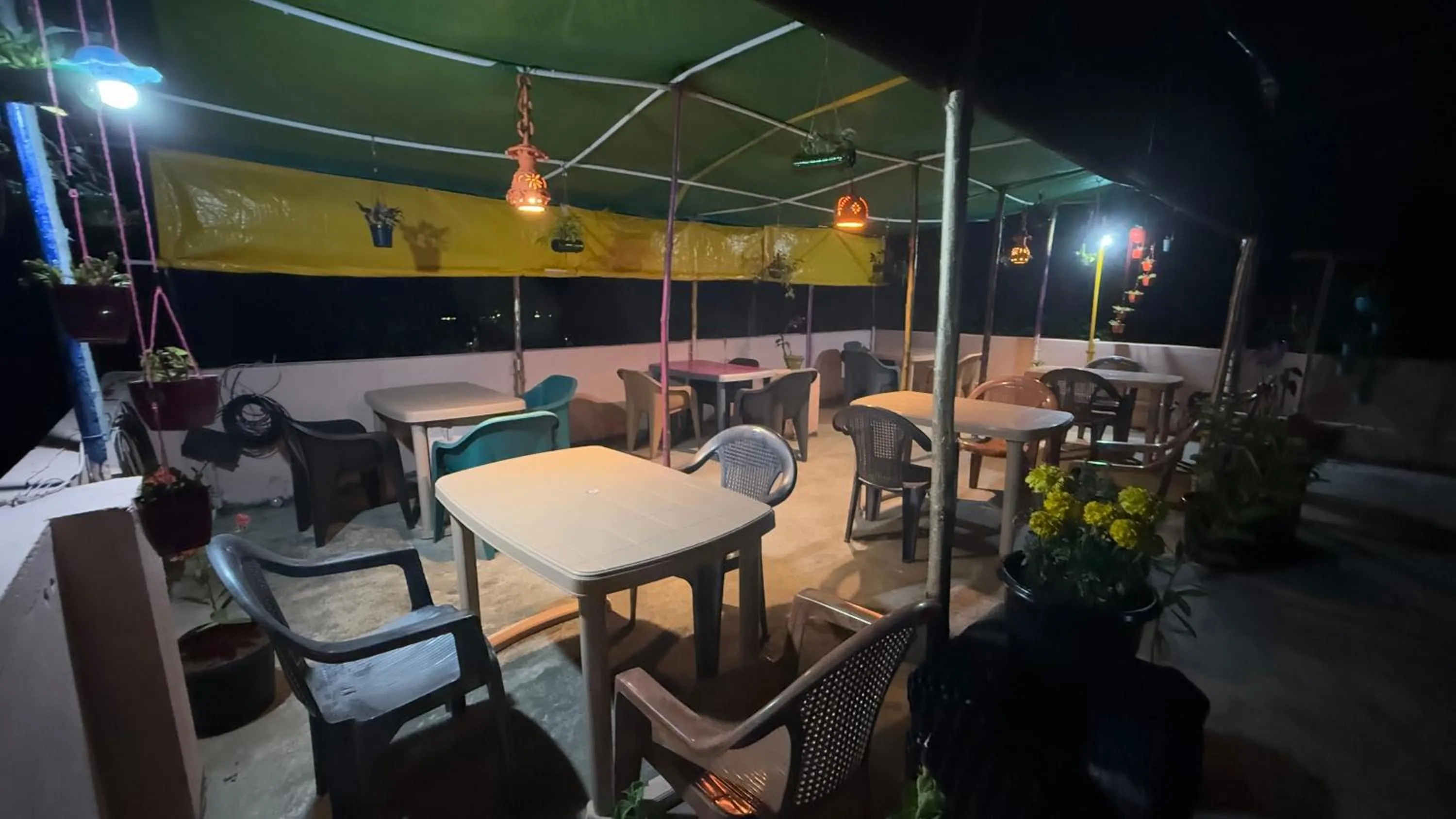 Restaurant/places to eat in Sri Murugan Beach Paradise Hotel