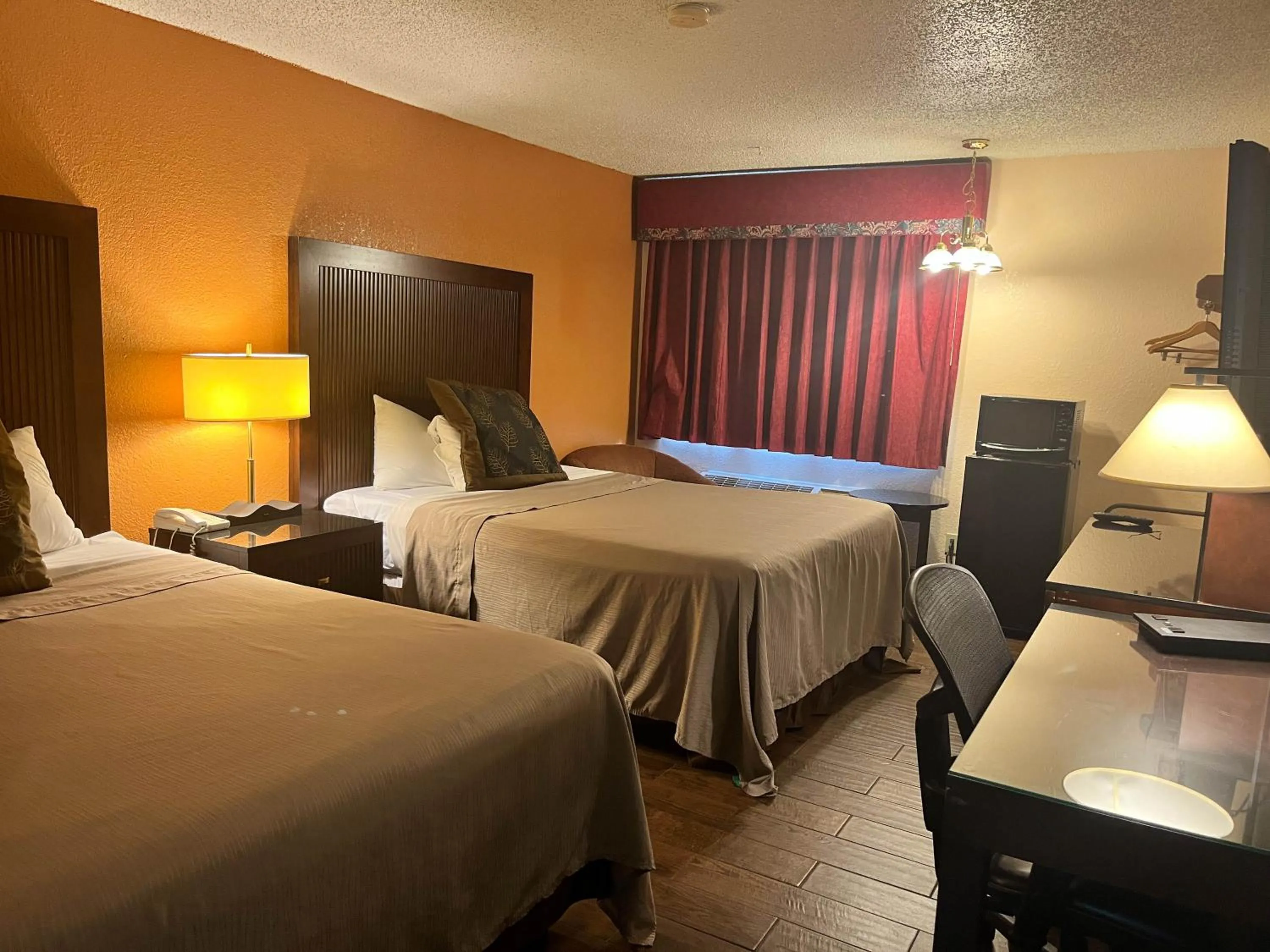 Bedroom, Bed in Super 8 by Wyndham Deming NM