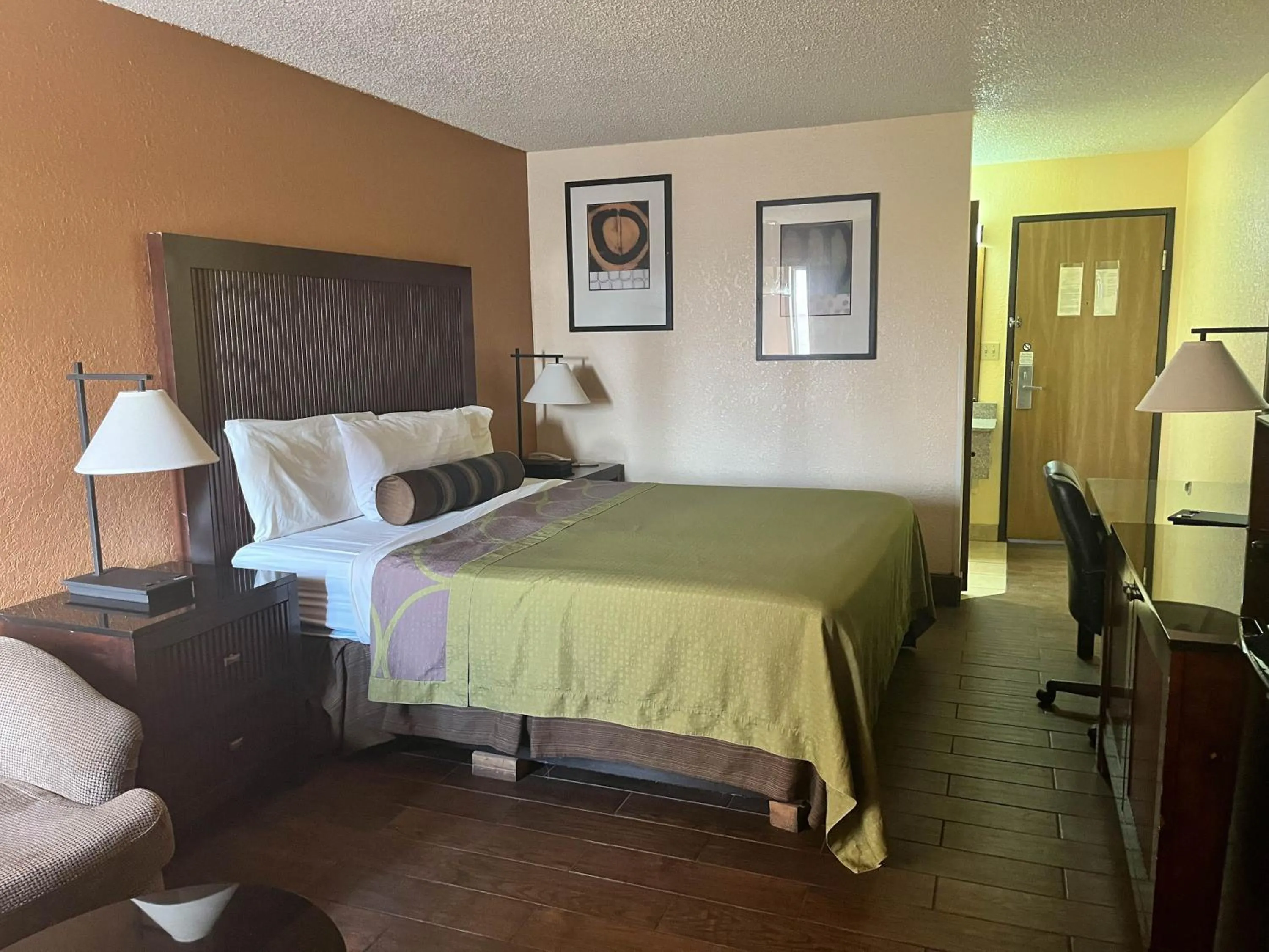 Bedroom, Bed in Super 8 by Wyndham Deming NM