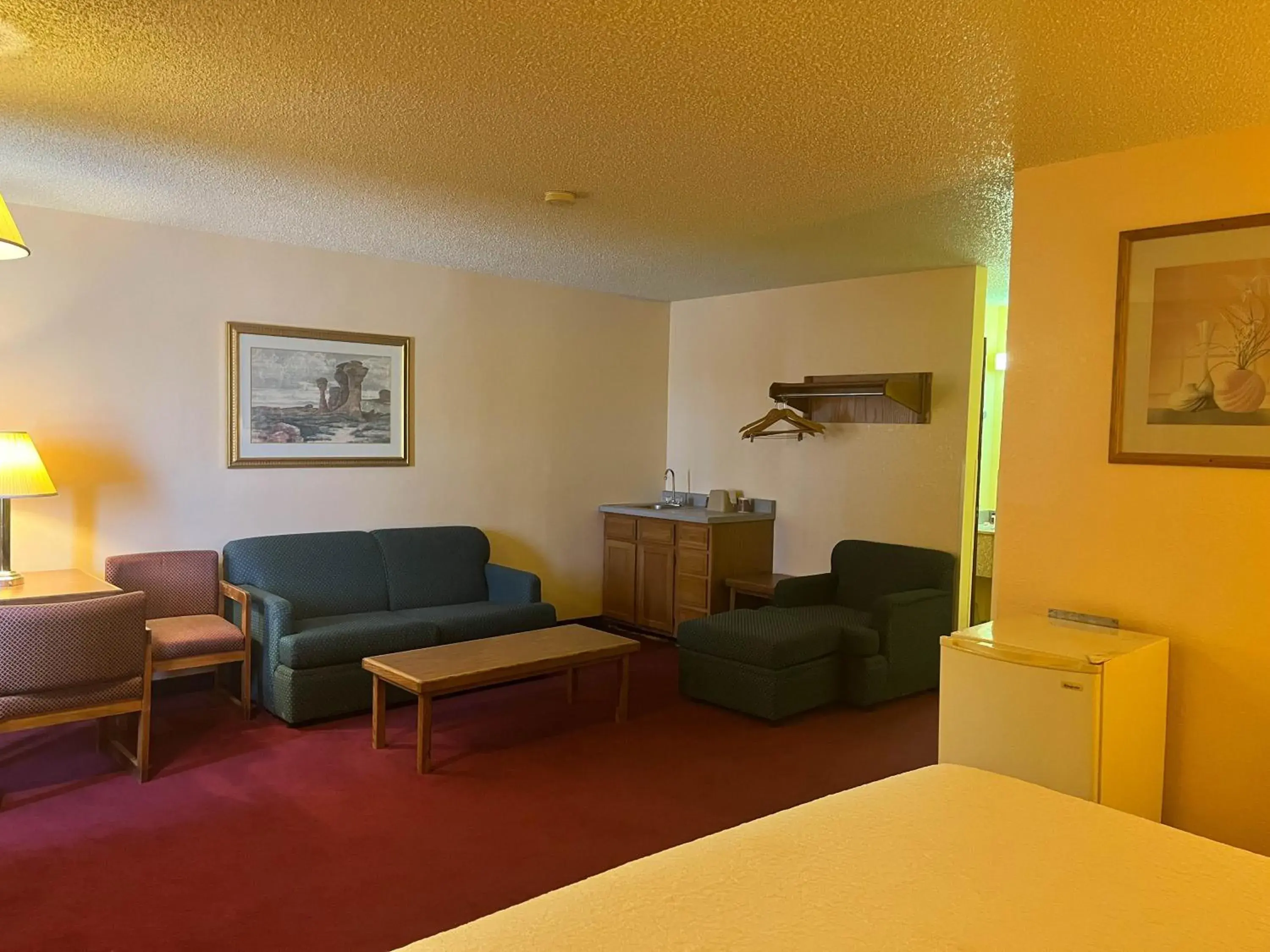Queen Suite - single occupancy - Non-Smoking in Super 8 by Wyndham Deming NM Queen Suite - single occupancy - Non-Smoking in Super 8 by Wyndham Deming NM