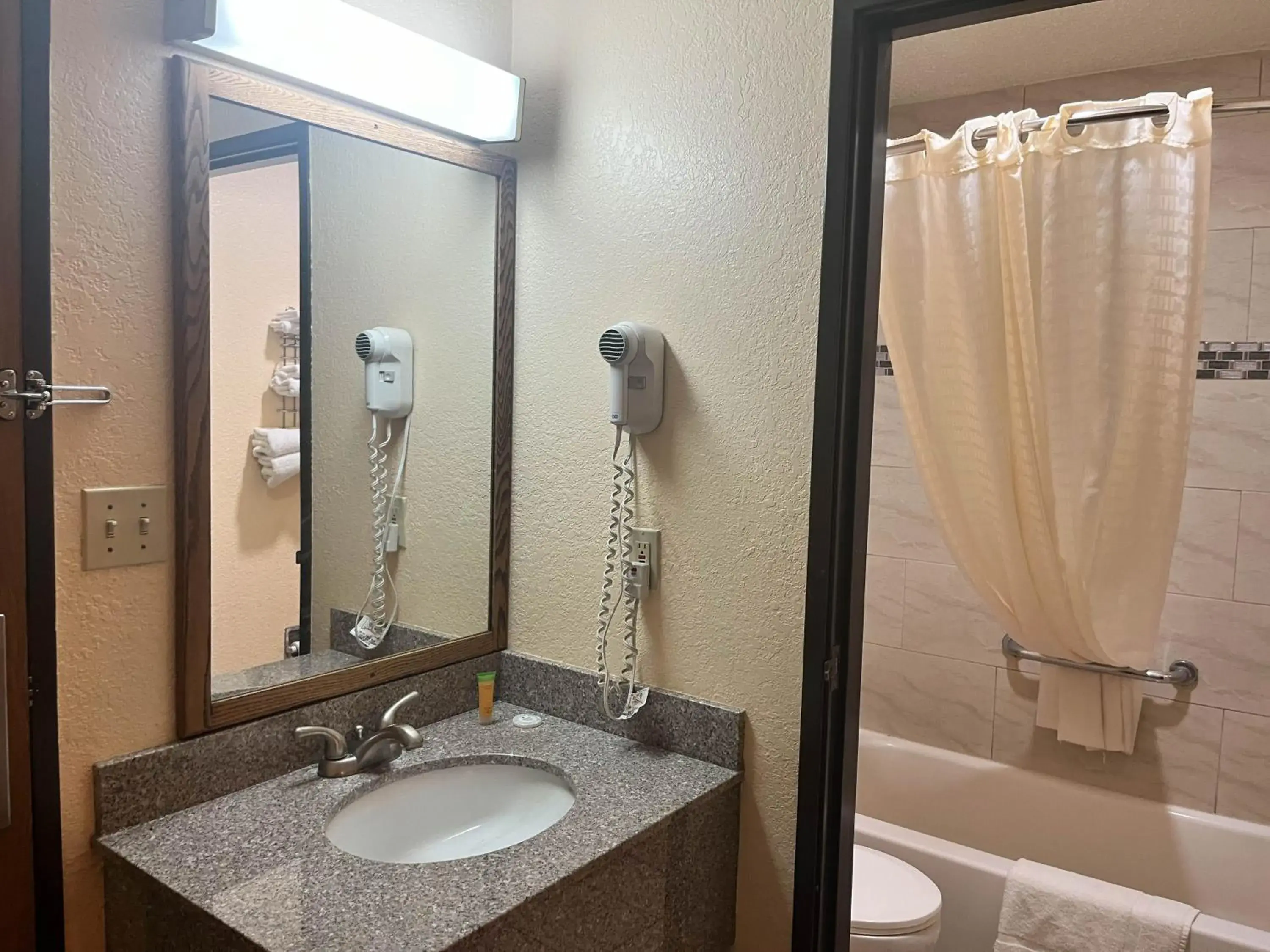 Queen Room - single occupancy - Non-Smoking in Super 8 by Wyndham Deming NM Queen Room - single occupancy - Non-Smoking in Super 8 by Wyndham Deming NM