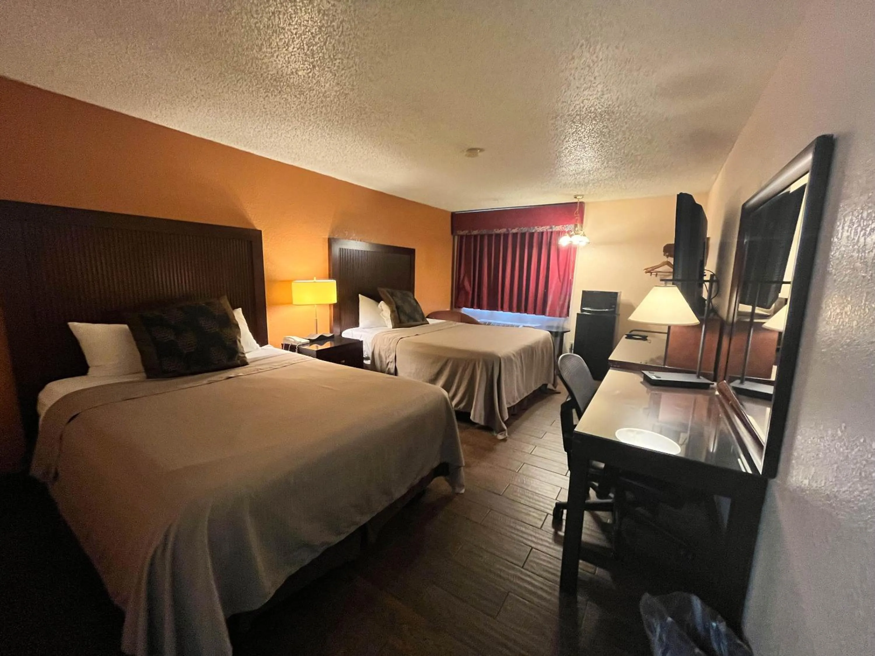Bedroom, Bed in Super 8 by Wyndham Deming NM