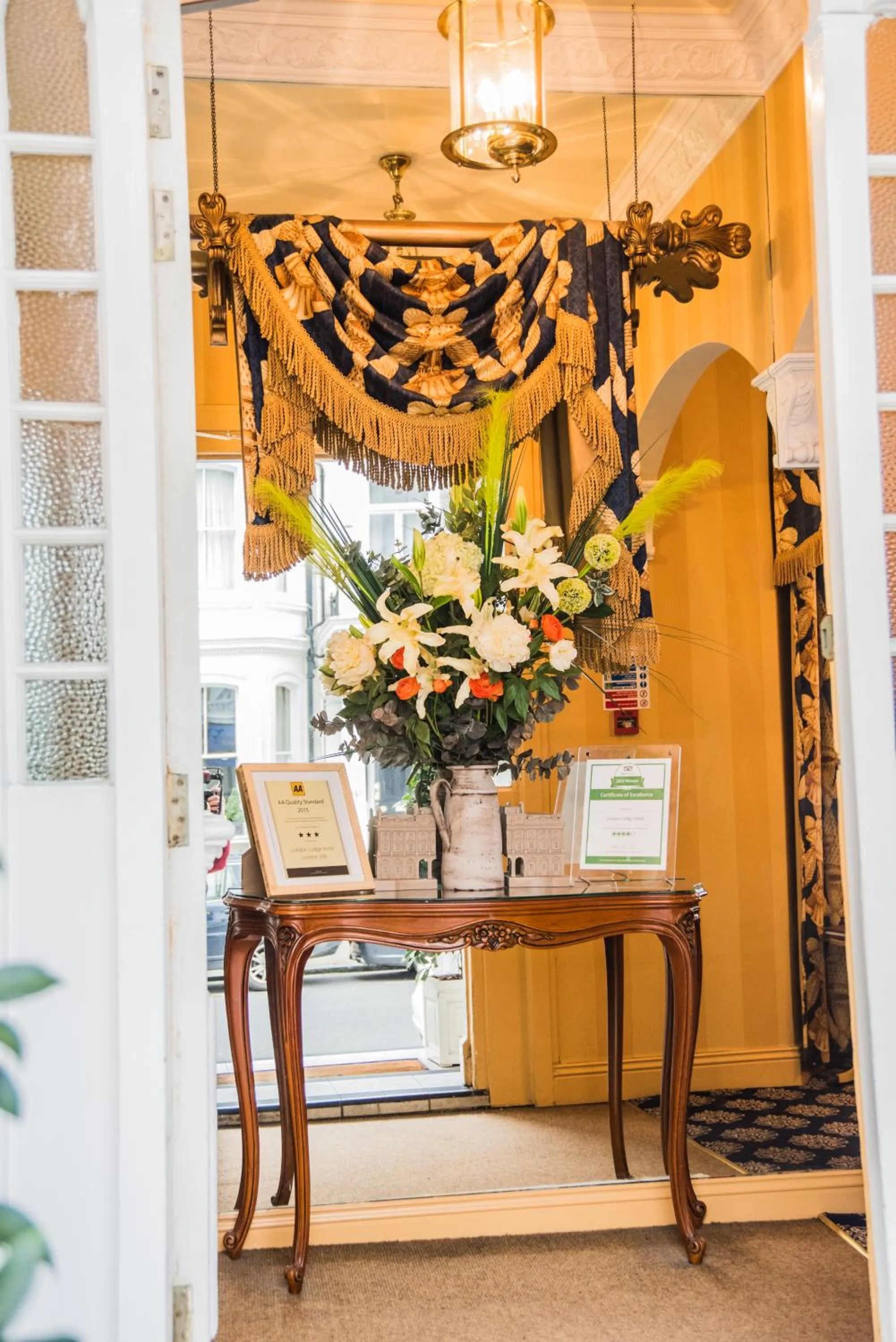 Decorative detail in London Lodge Hotel