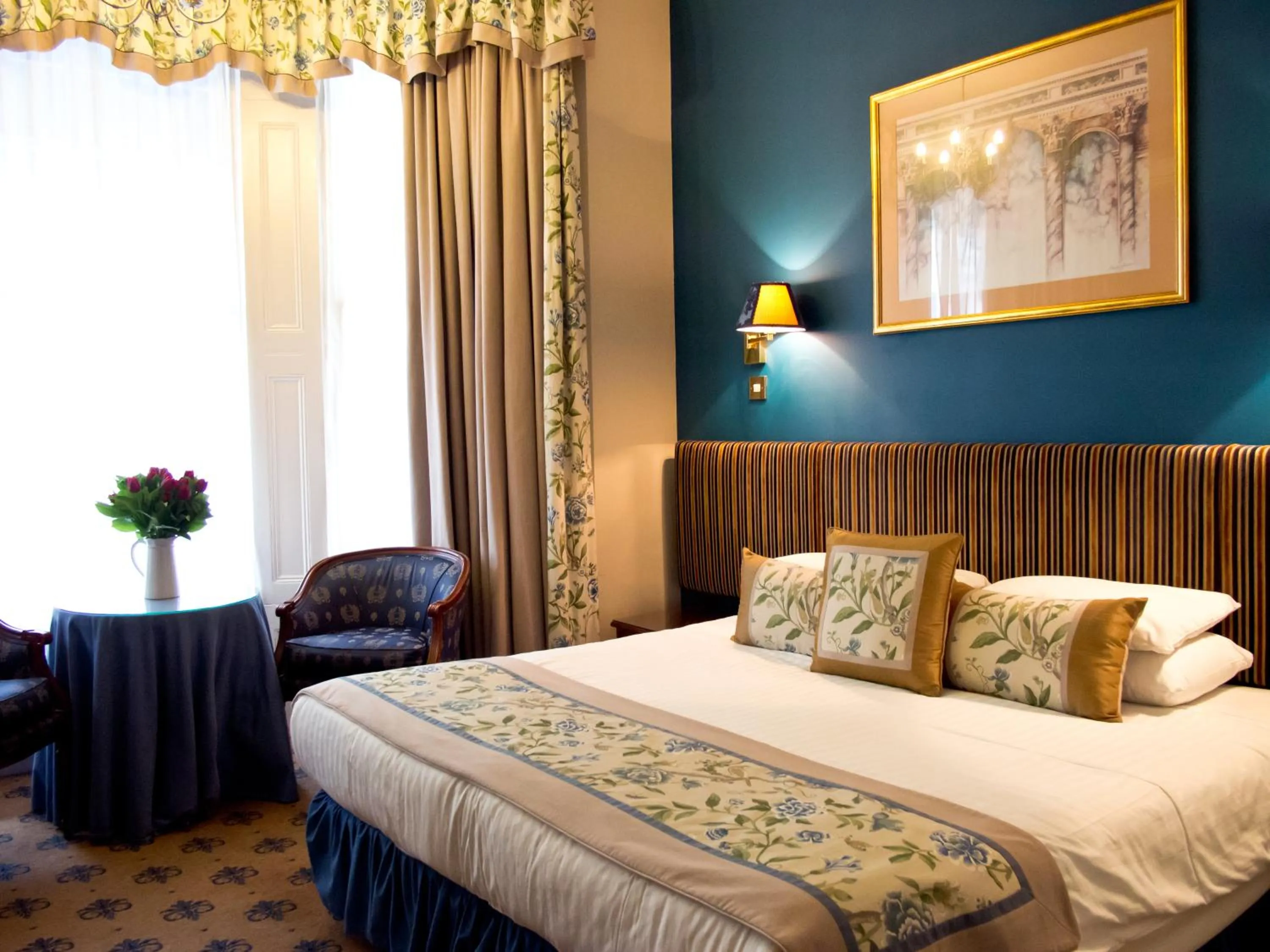 Photo of the whole room, Bed in London Lodge Hotel