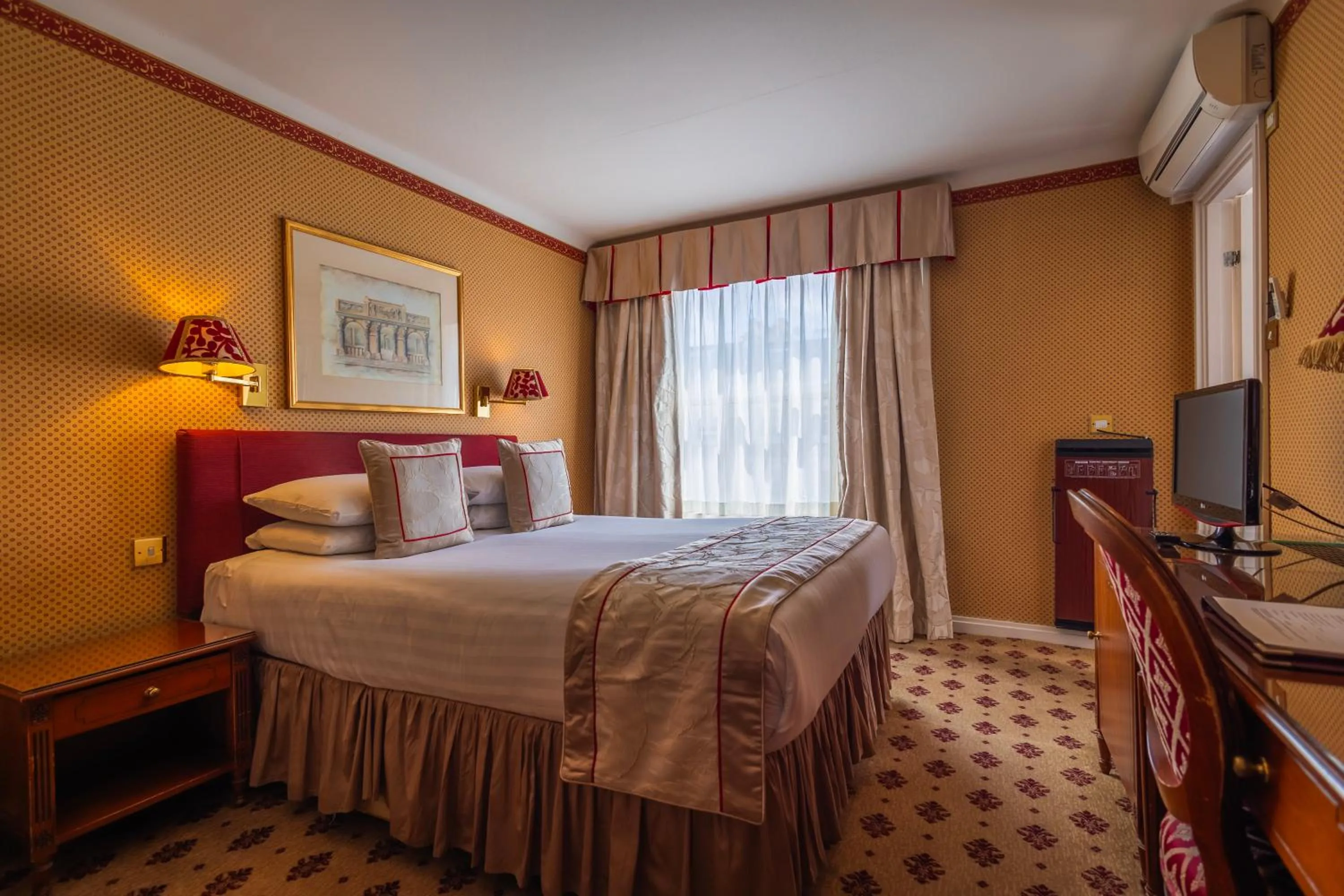 Bedroom, Bed in London Lodge Hotel