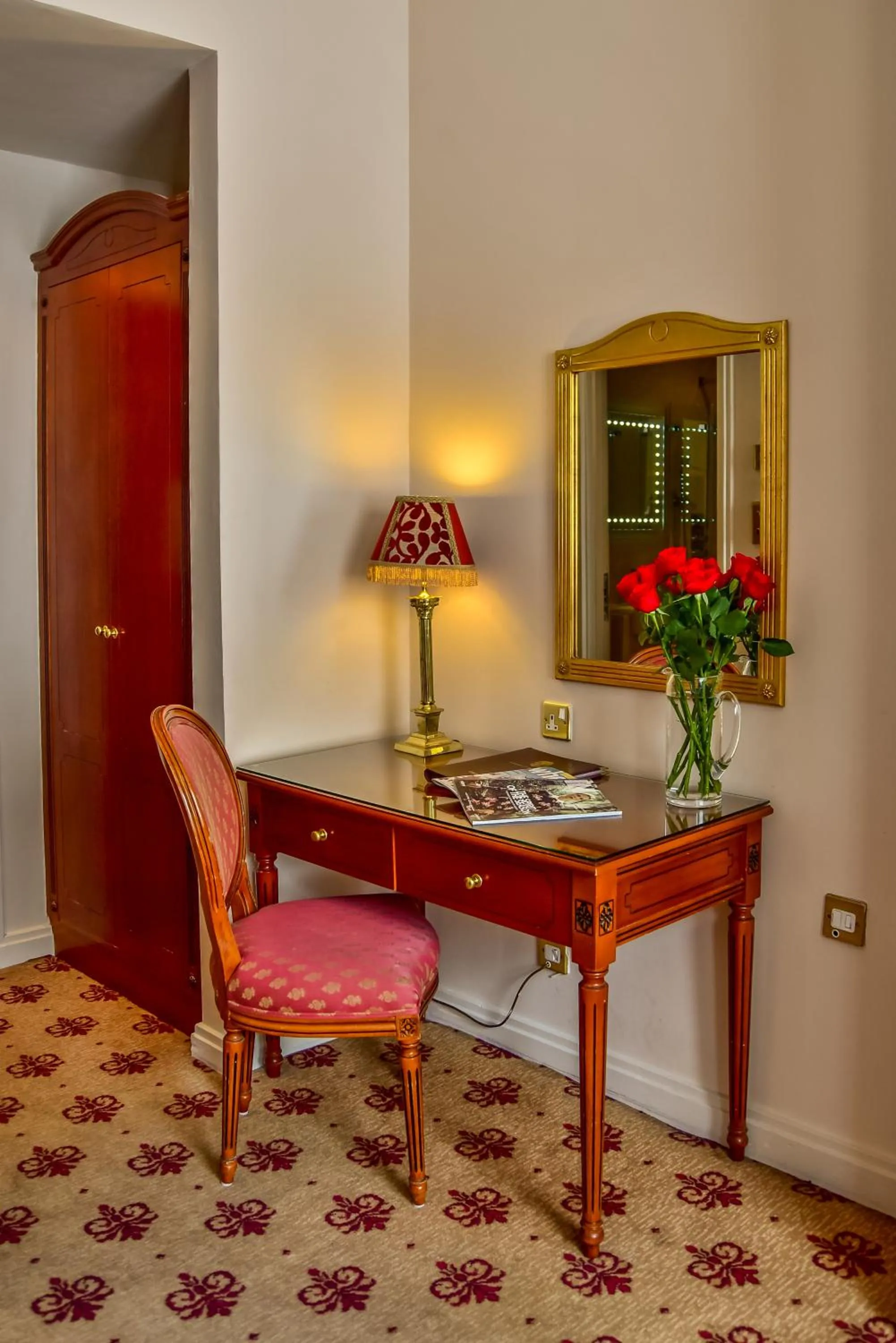 Decorative detail in London Lodge Hotel