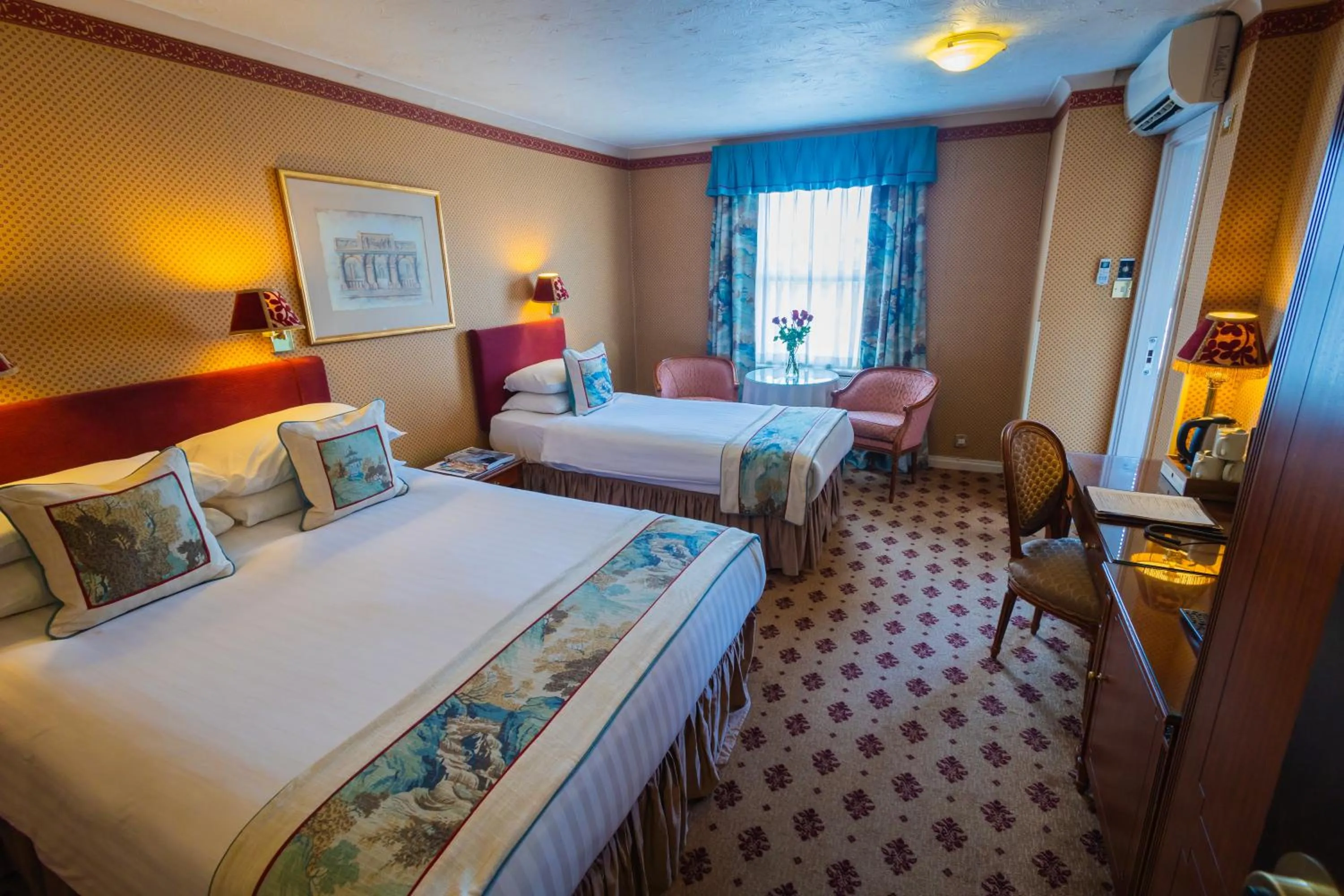 Bedroom, Bed in London Lodge Hotel