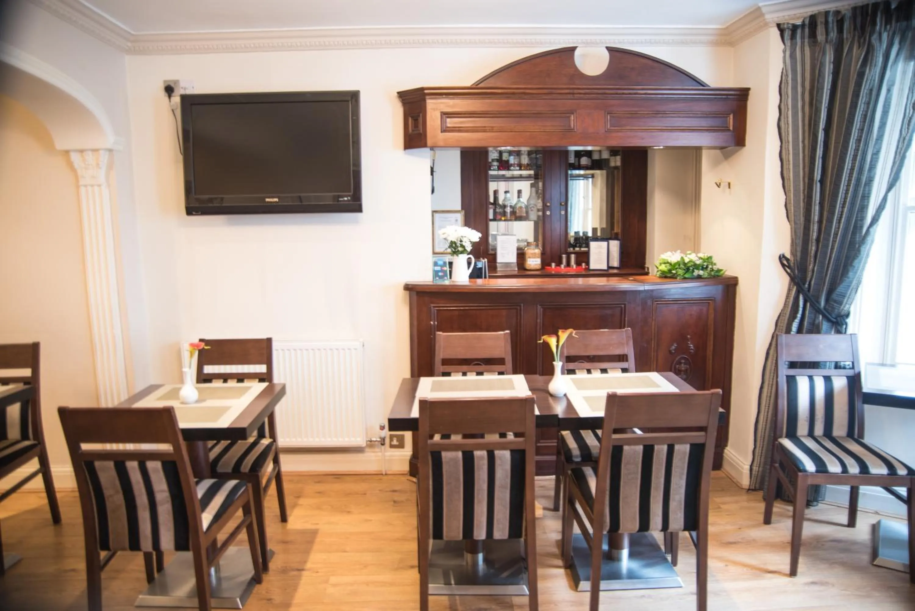 Drinks in London Lodge Hotel