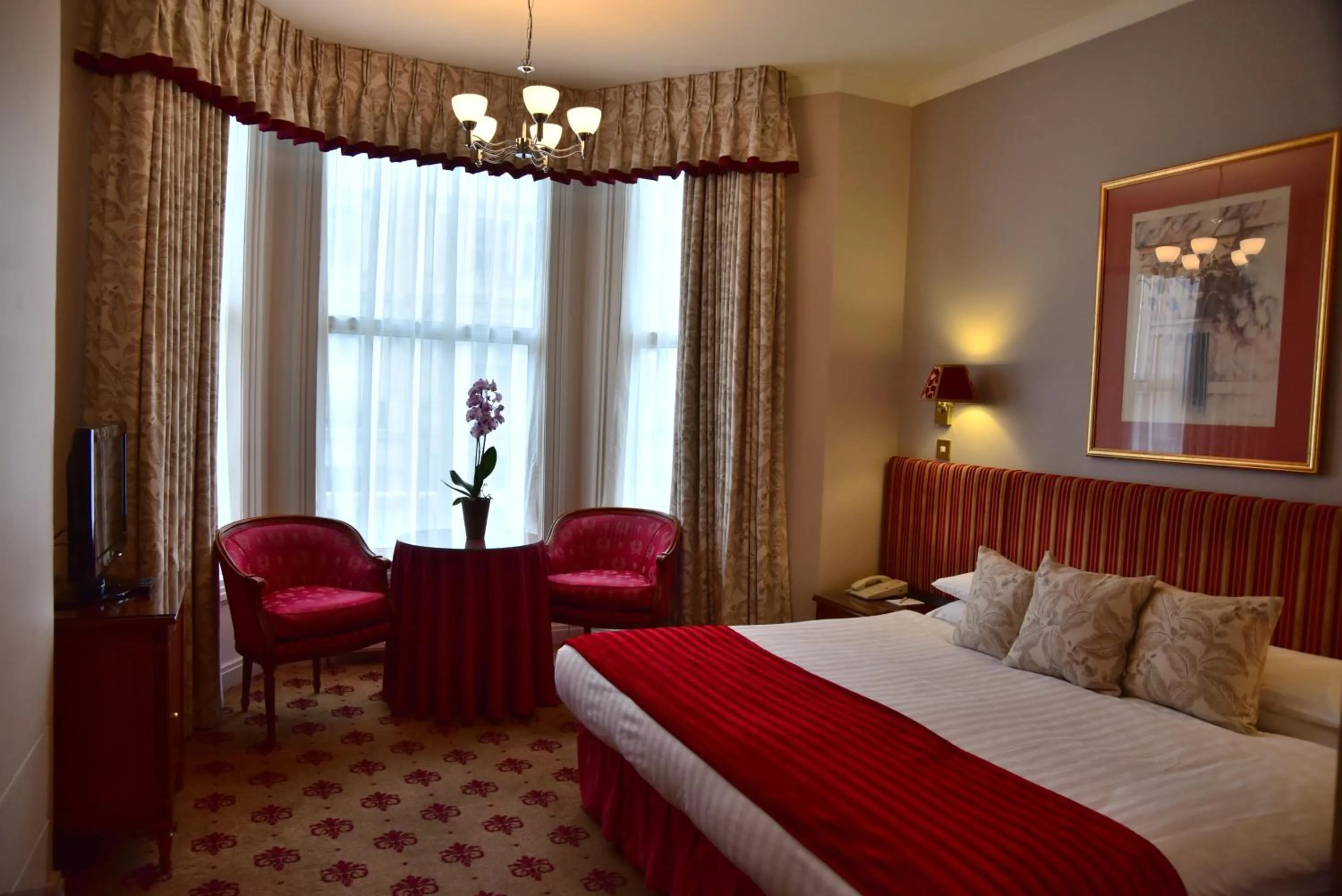Photo of the whole room, Bed in London Lodge Hotel
