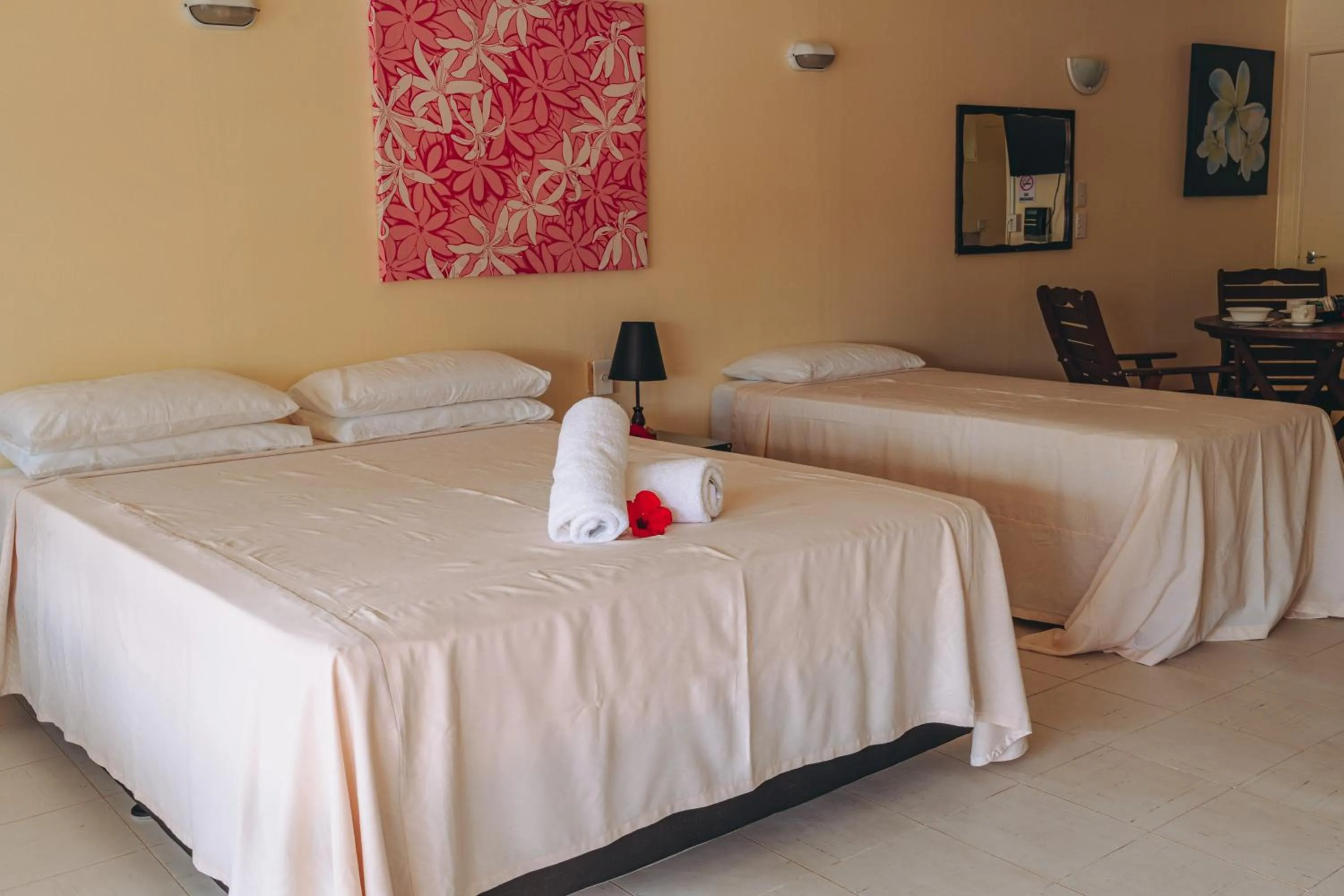 Bed in Kiikii Inn & Suites