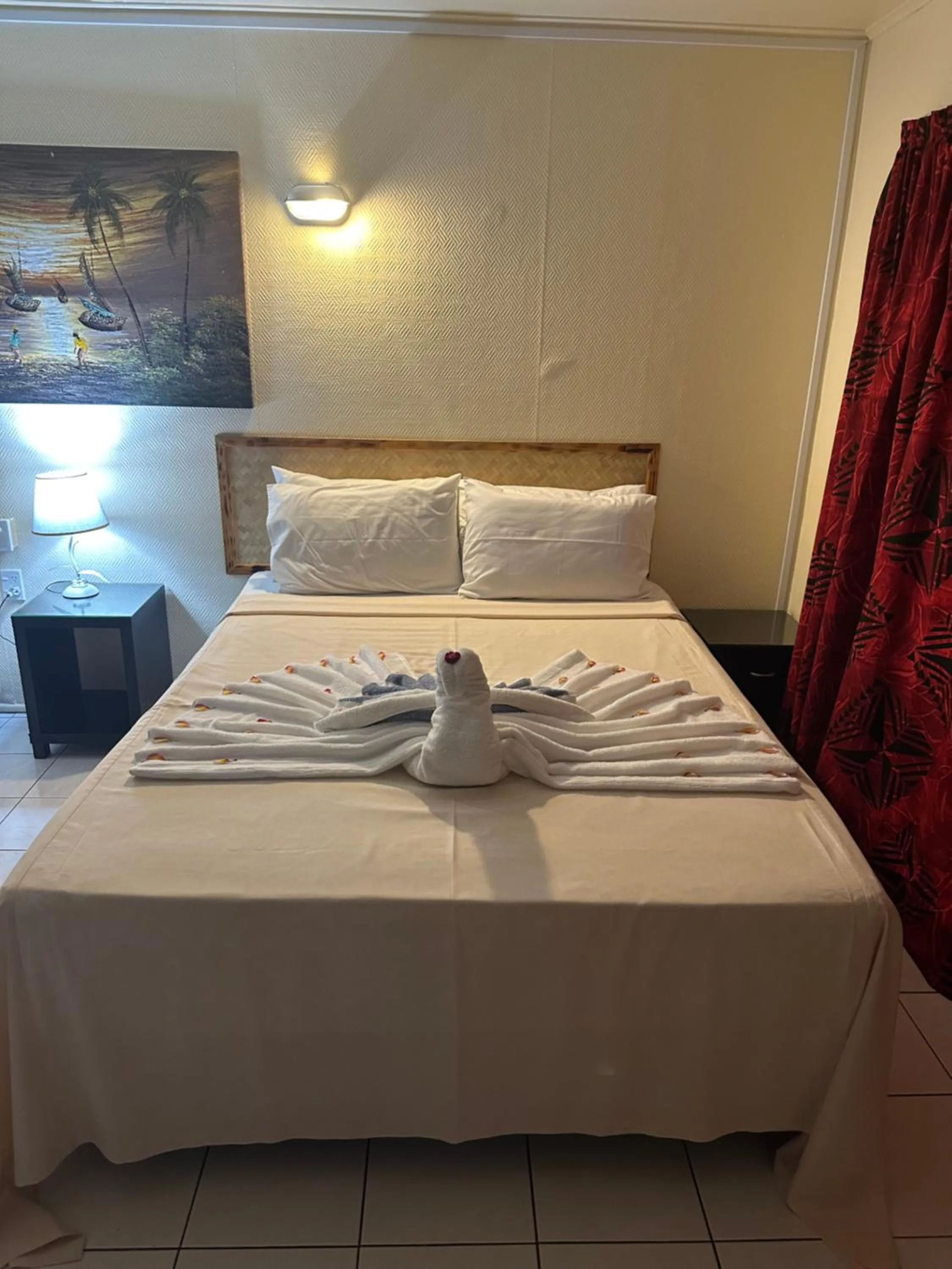 Bed in Kiikii Inn & Suites