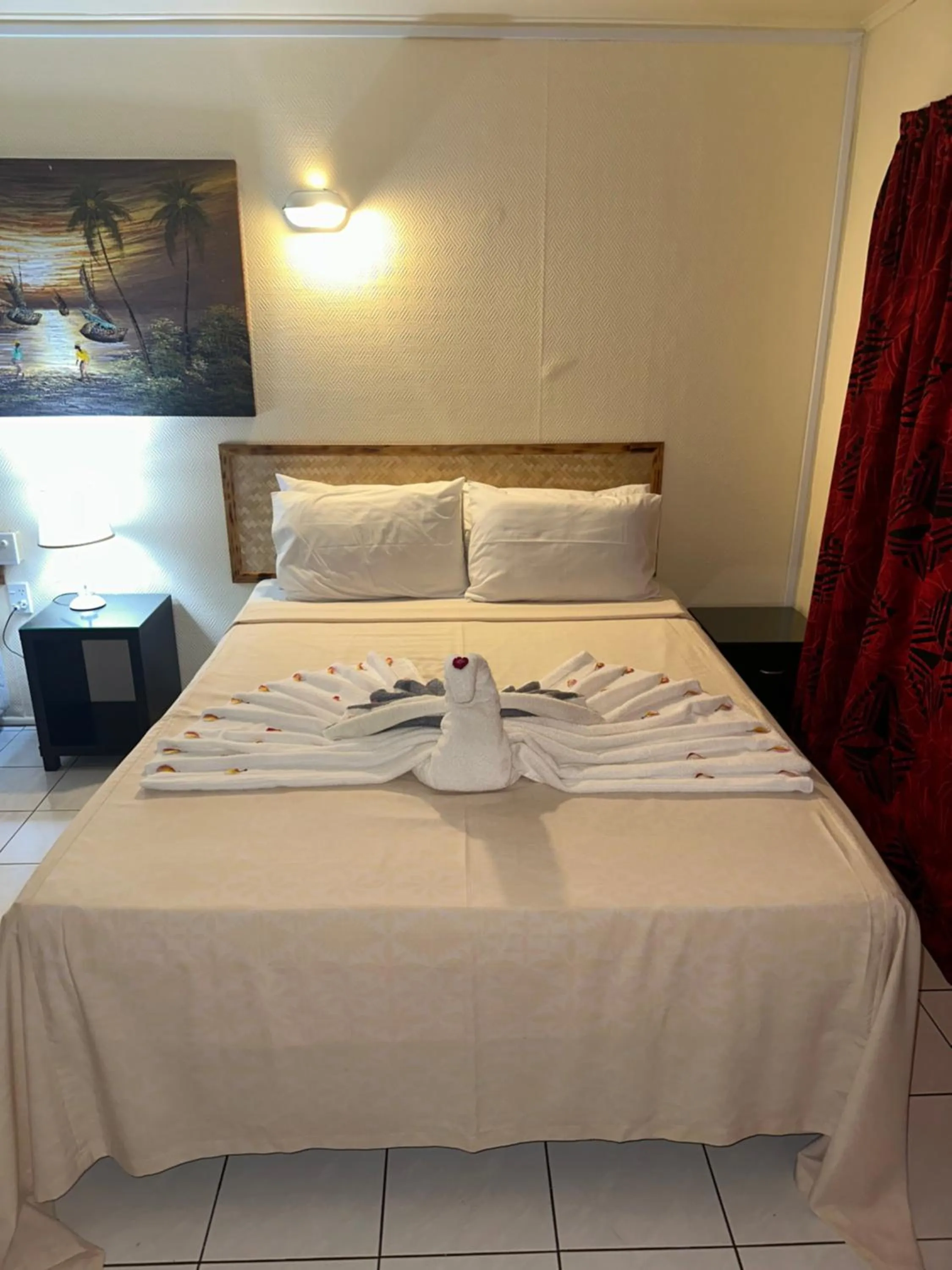 Bed in Kiikii Inn & Suites