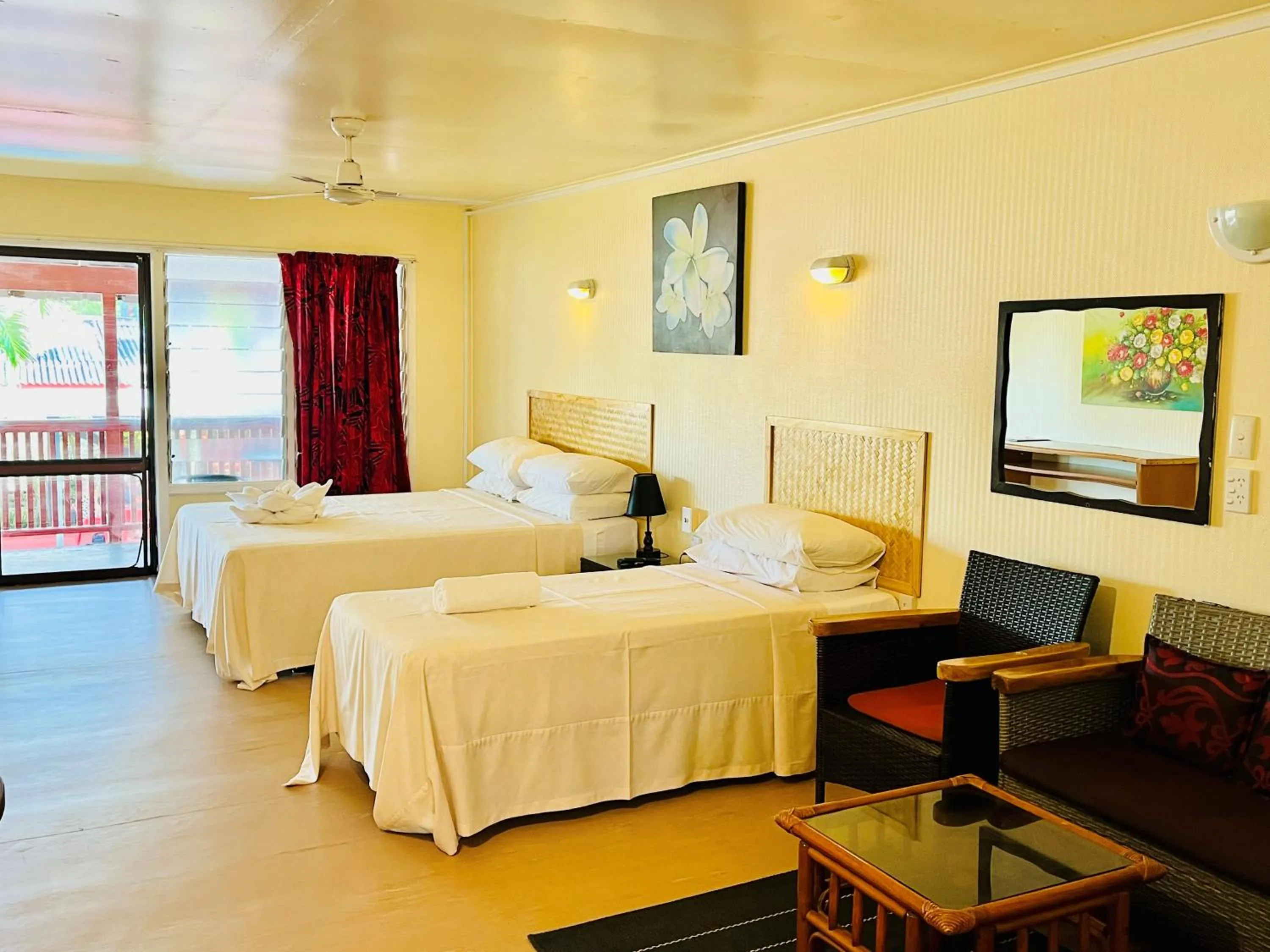 Bed in Kiikii Inn & Suites