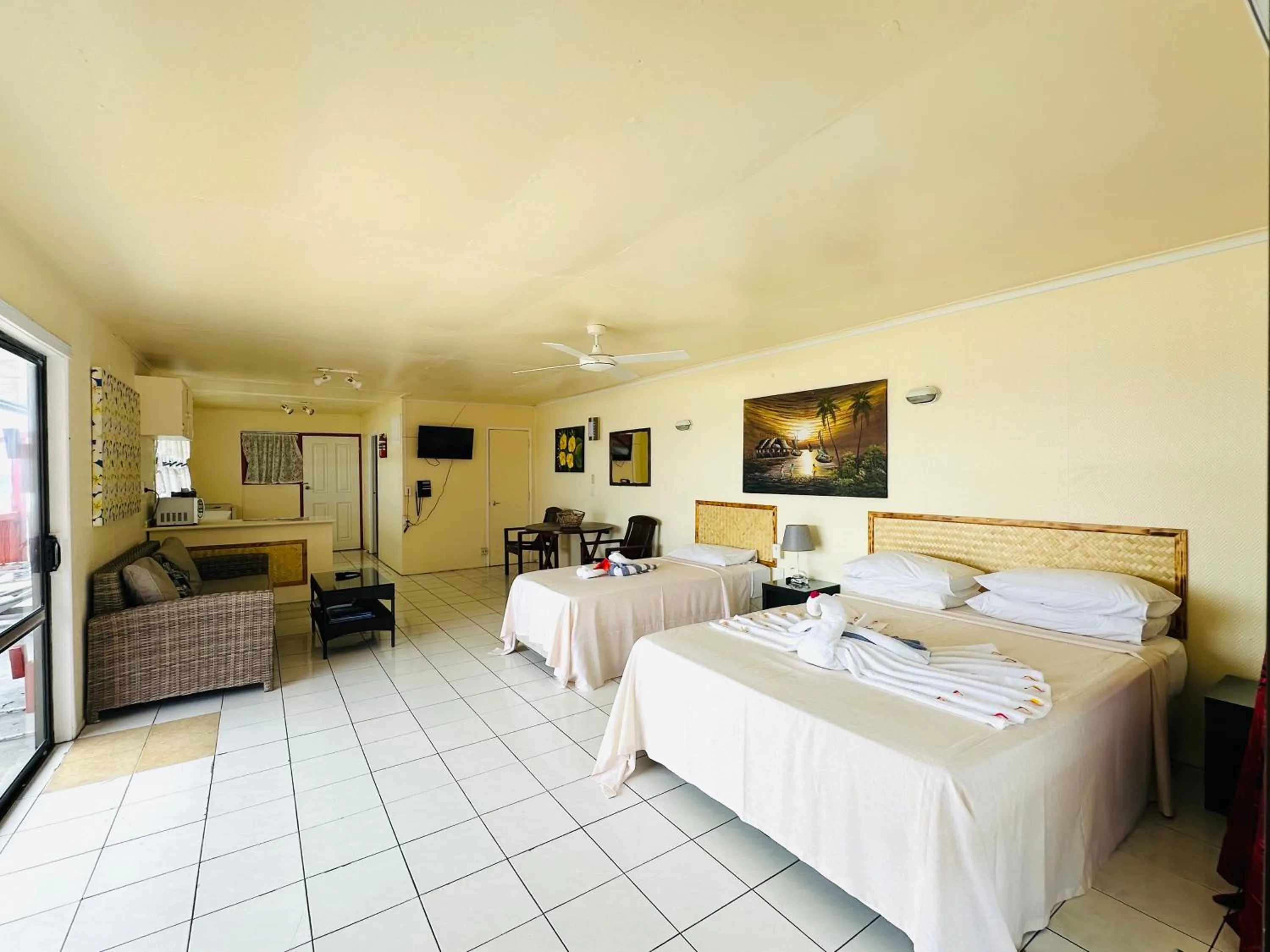 Bed in Kiikii Inn & Suites