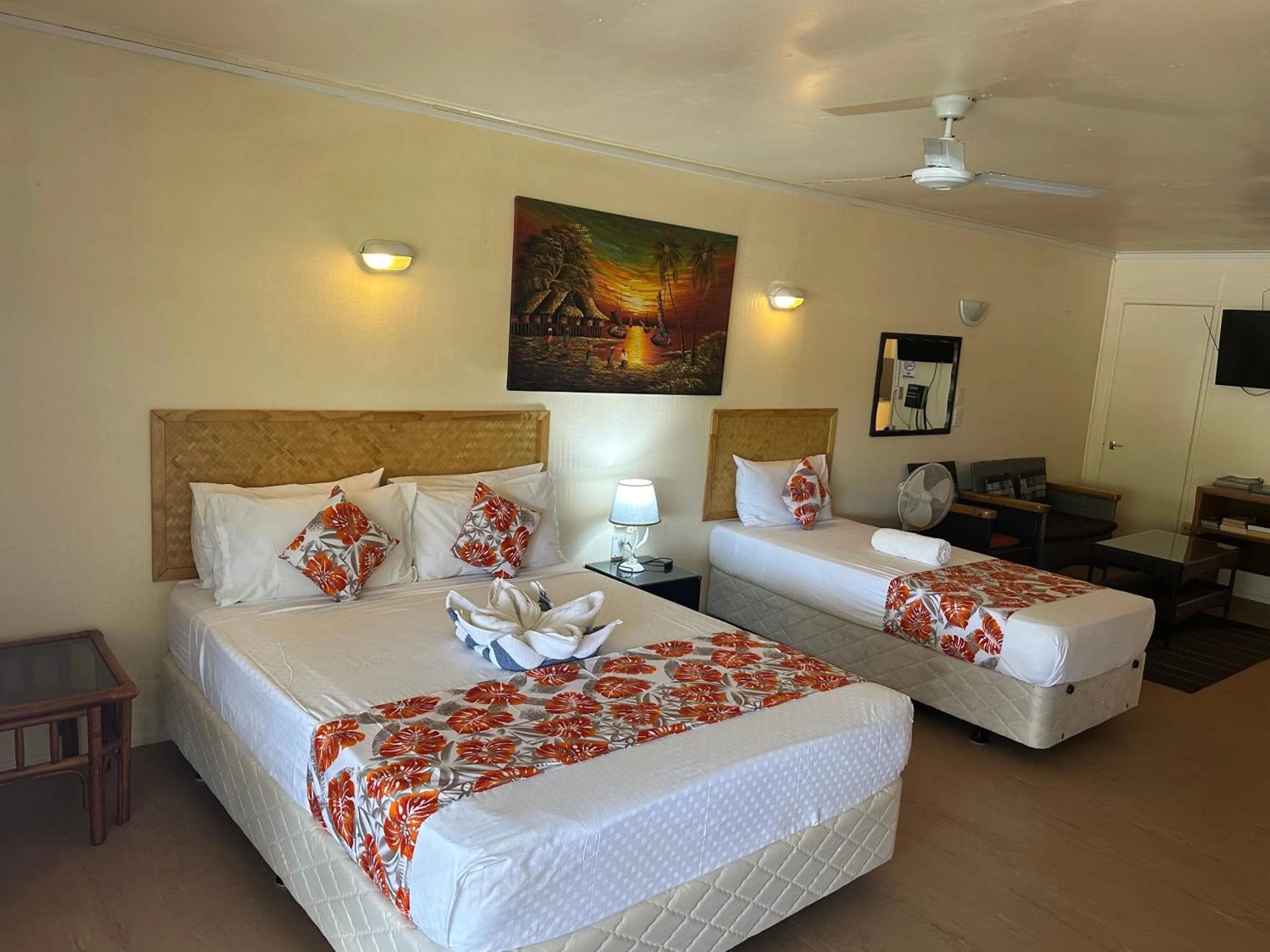 Bed in Kiikii Inn & Suites