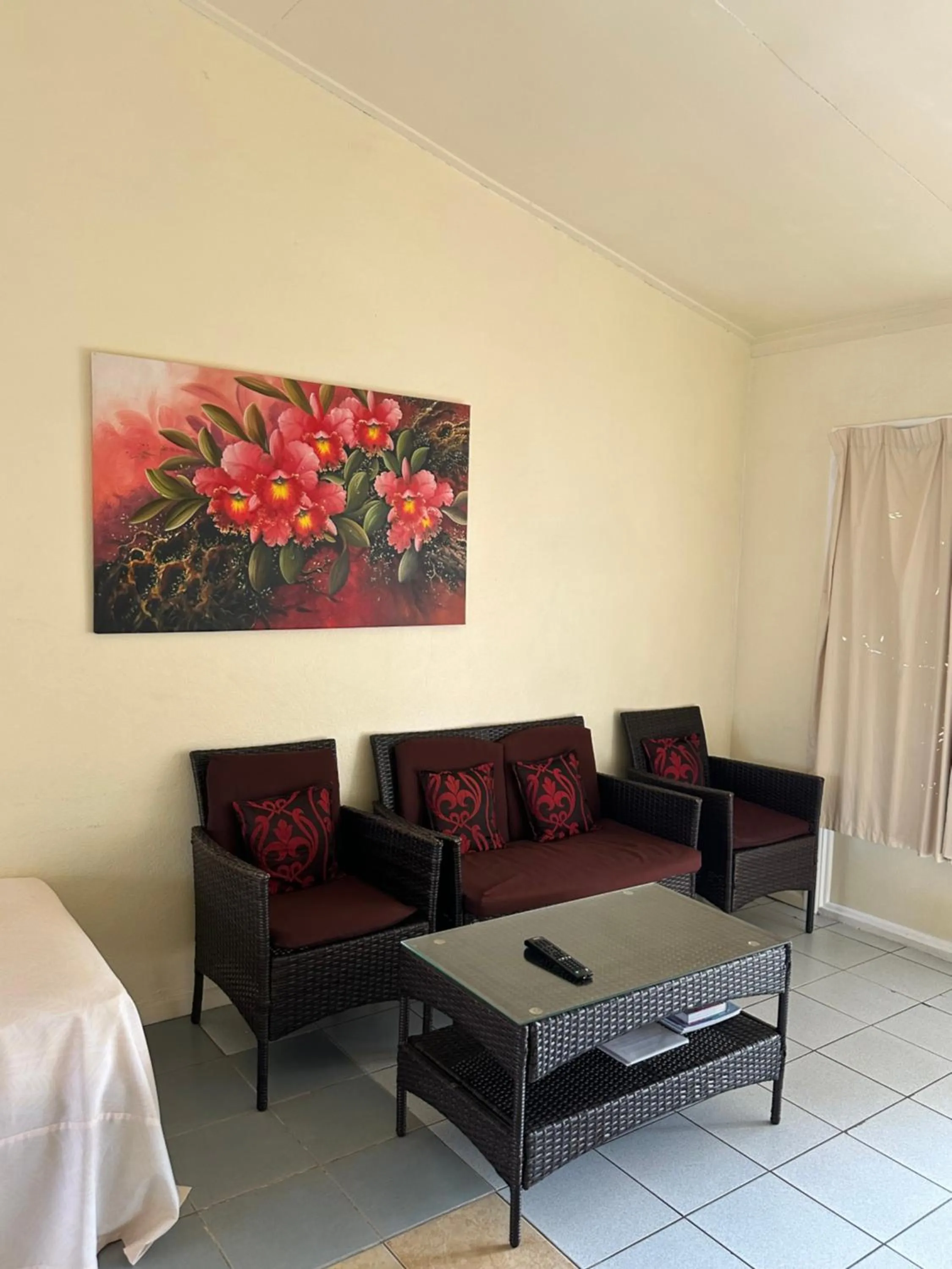 Seating area in Kiikii Inn & Suites