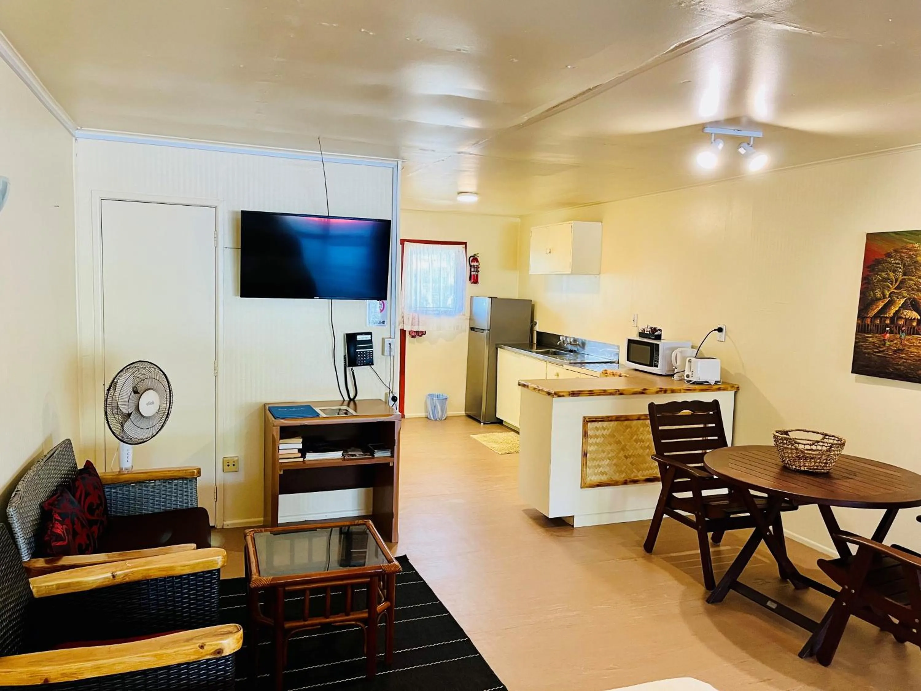 TV and multimedia in Kiikii Inn & Suites