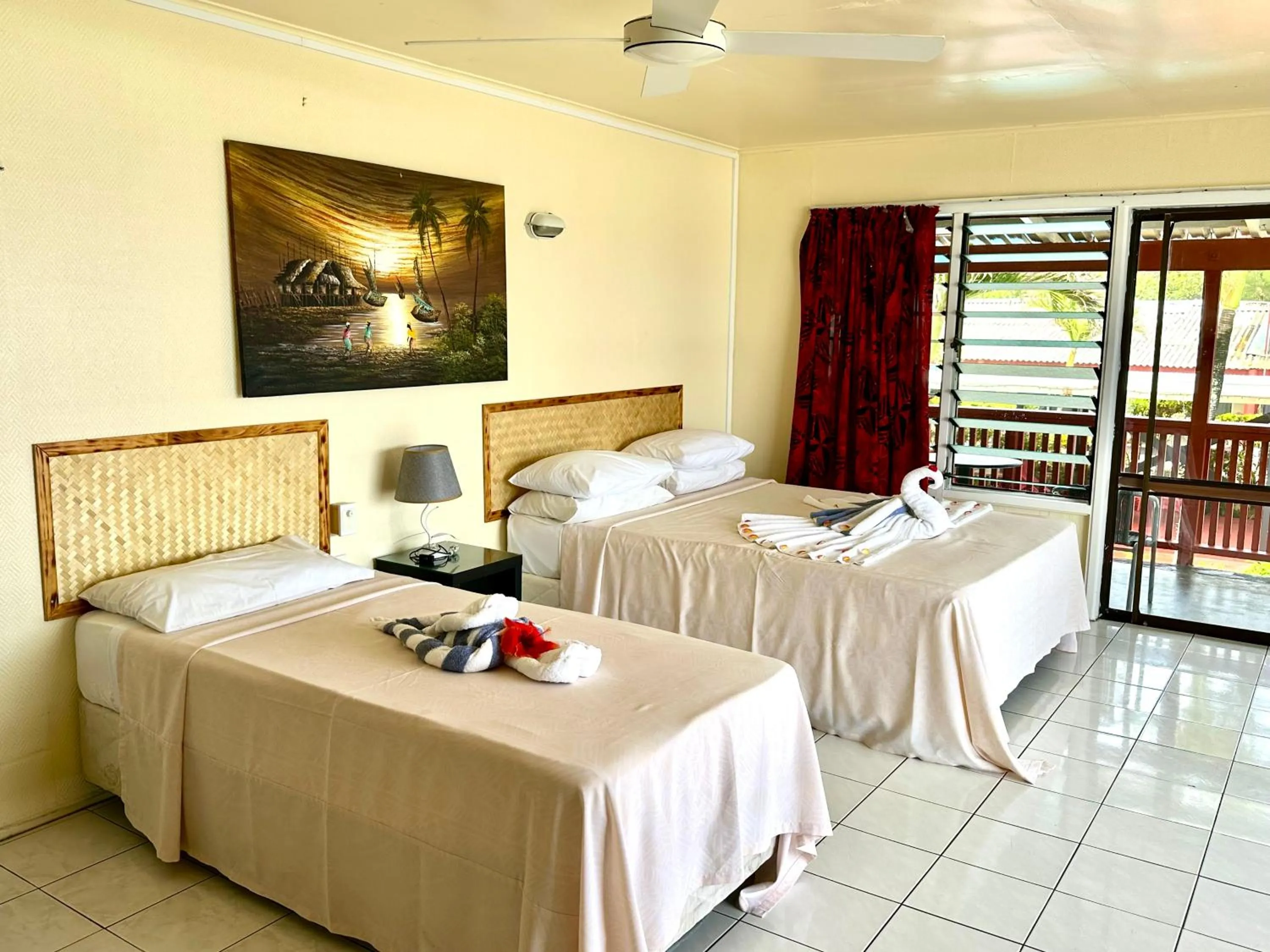 Bed in Kiikii Inn & Suites