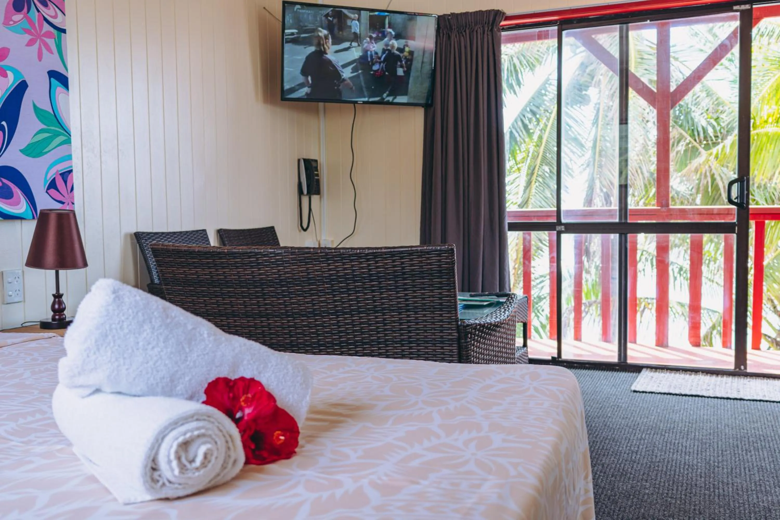 TV and multimedia, Bed in Kiikii Inn & Suites