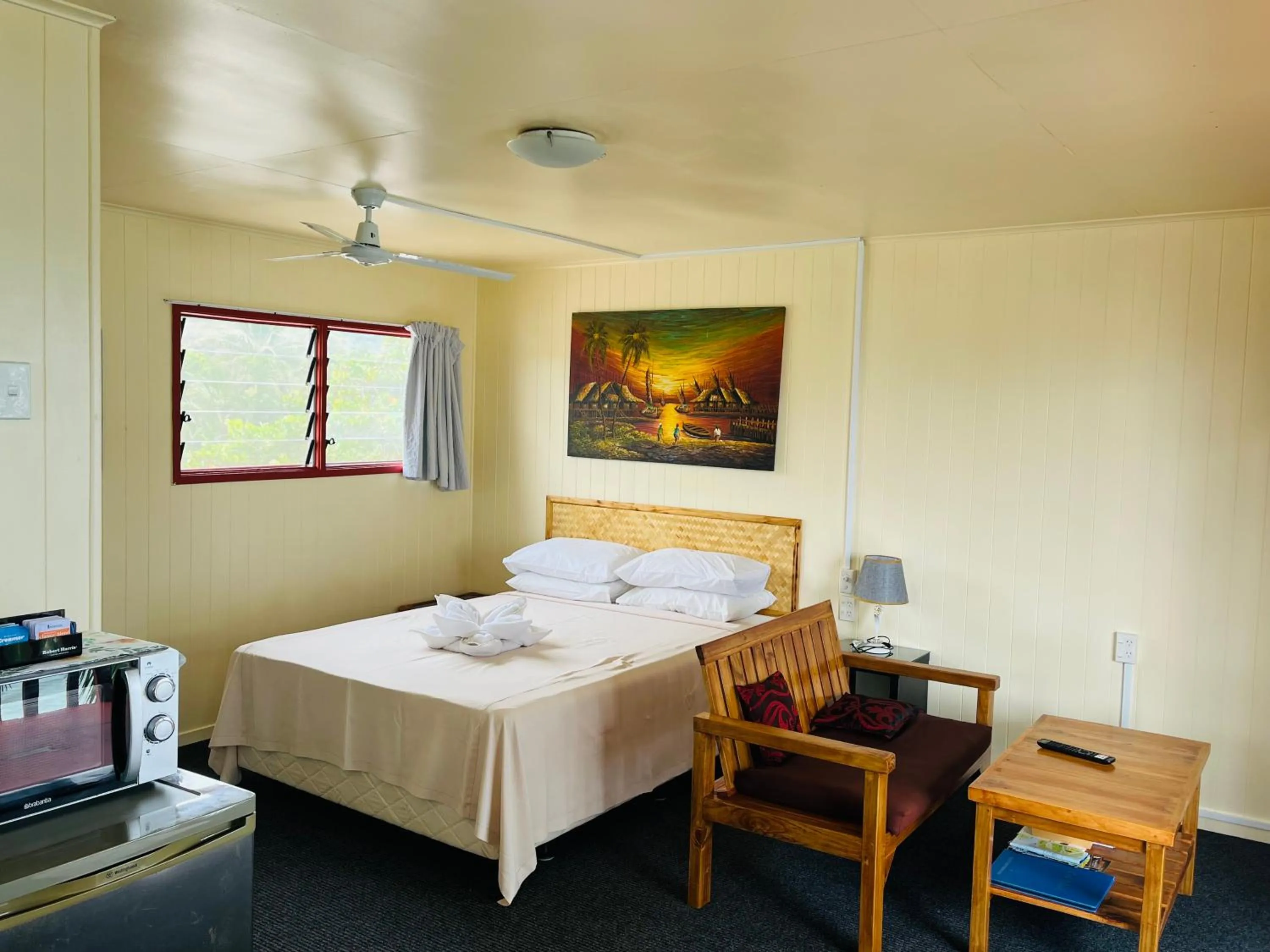 Bed in Kiikii Inn & Suites