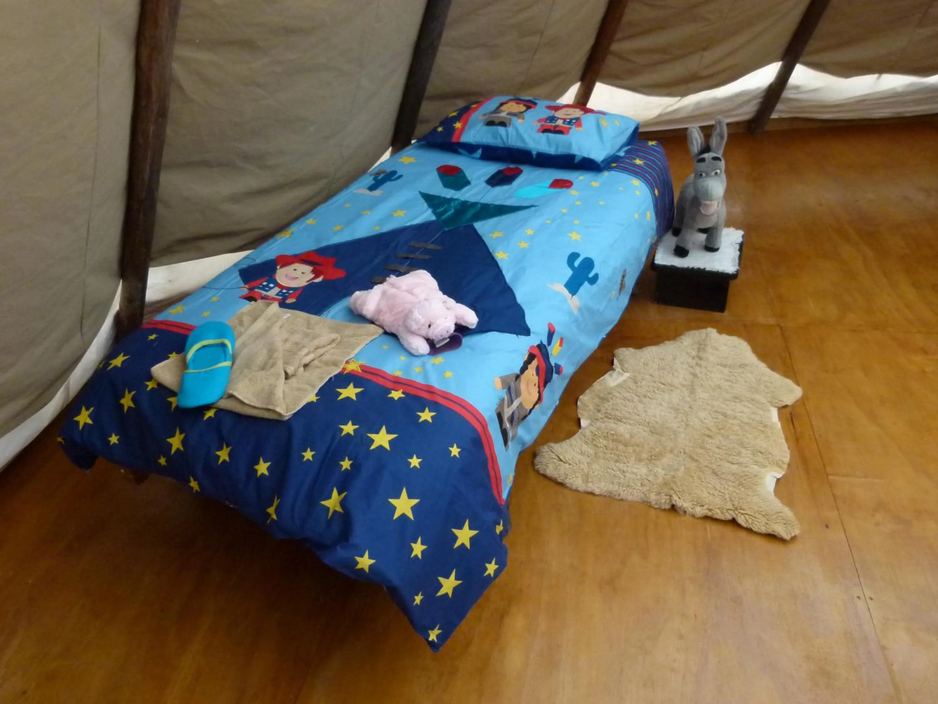 Bed in Wacky Stays - unique farm-stay glamping rentals, FREE animal feeding tours