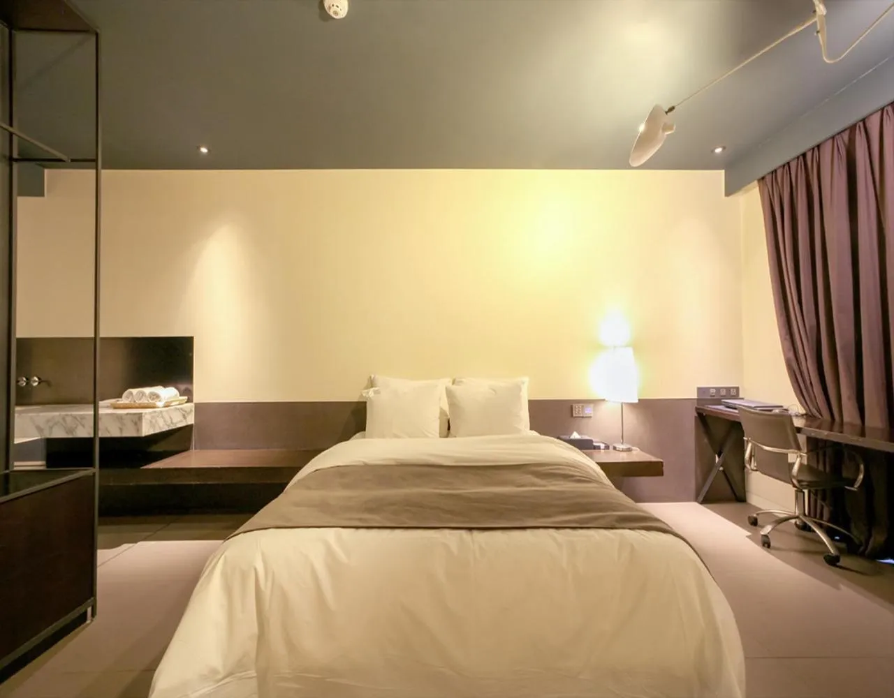 Bed in JS Boutique Hotel