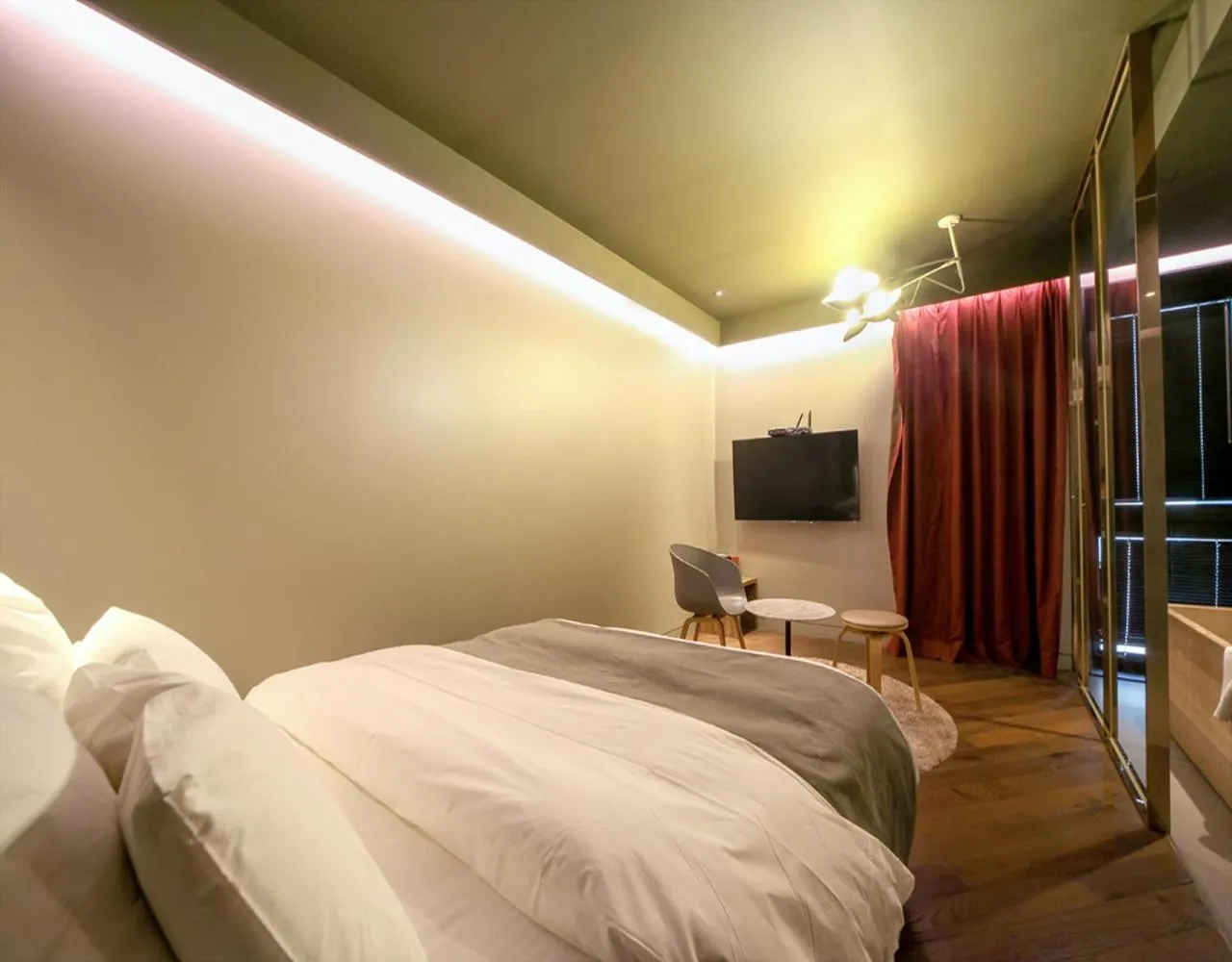 Bed in JS Boutique Hotel