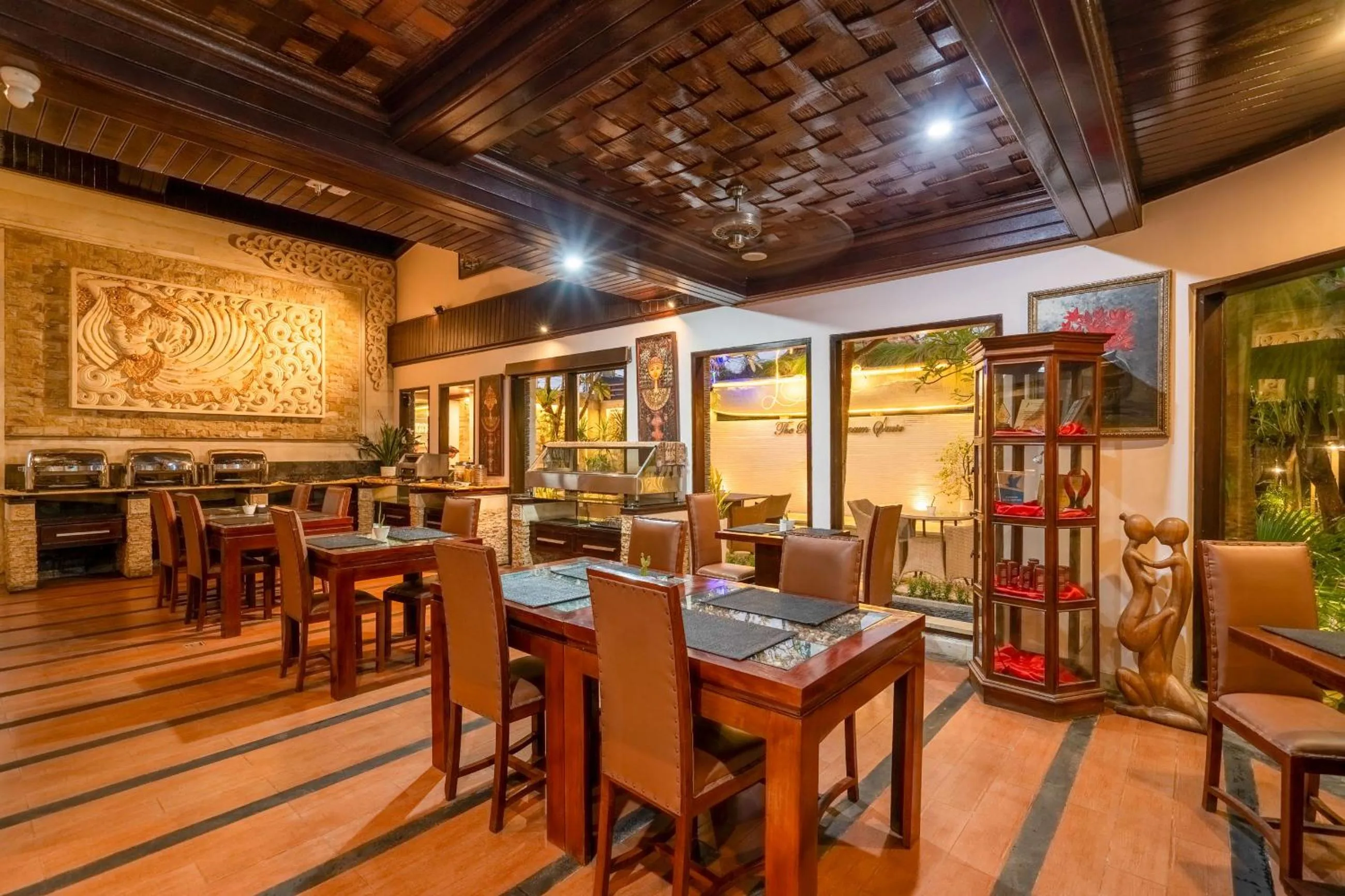 Restaurant/places to eat in The Bali Dream Suite Villa Seminyak