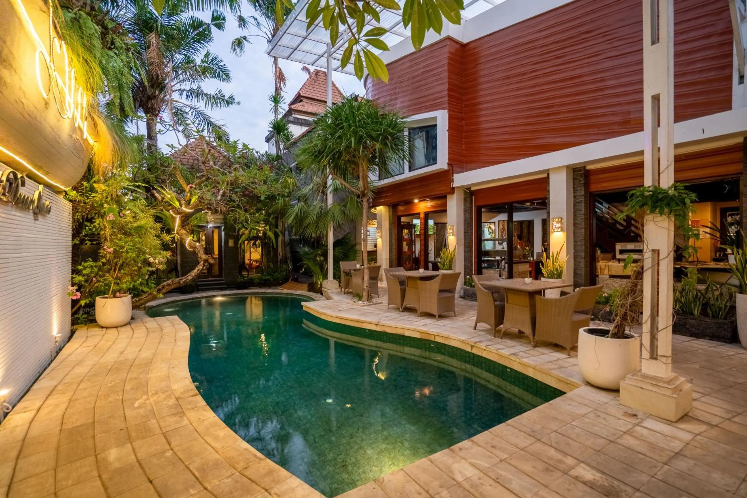 Restaurant/places to eat in The Bali Dream Suite Villa Seminyak