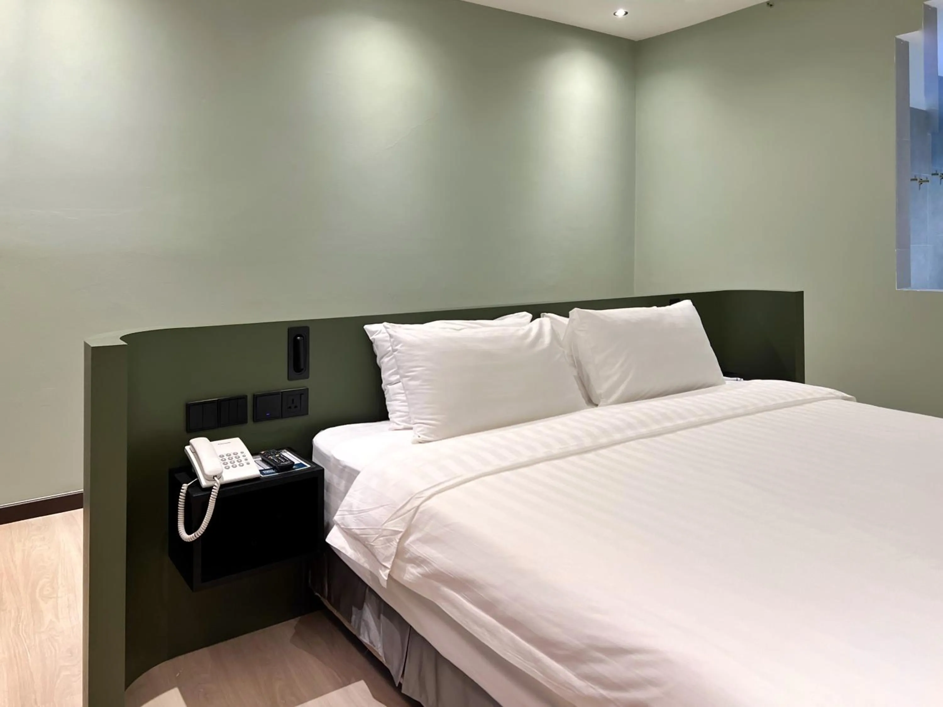 Bedroom, Bed in Crystal Crown Hotel Kuala Lumpur