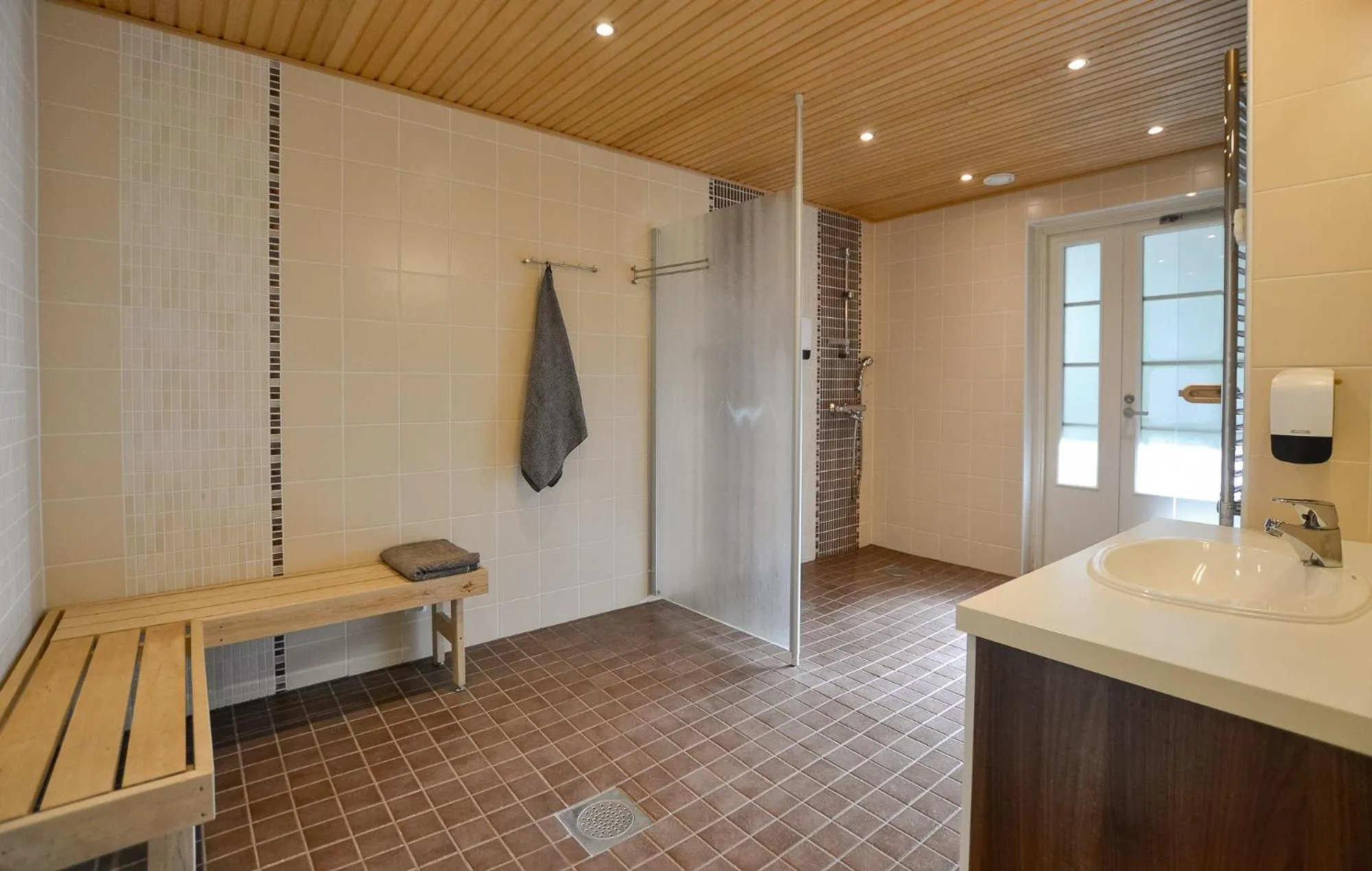 Shower in Tahko Hills