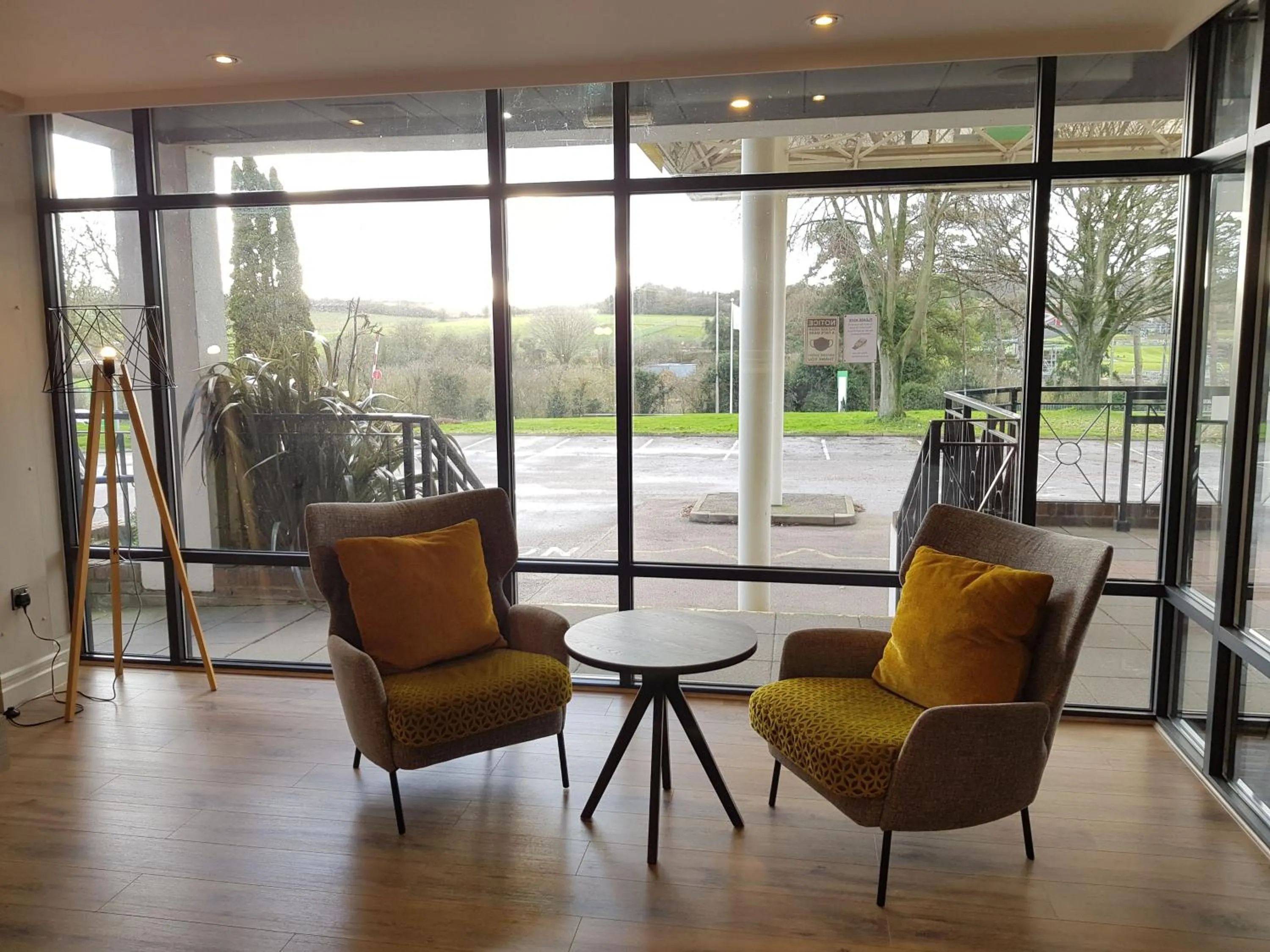 Lobby or reception in Holiday Inn Luton South - M1 Junction 9