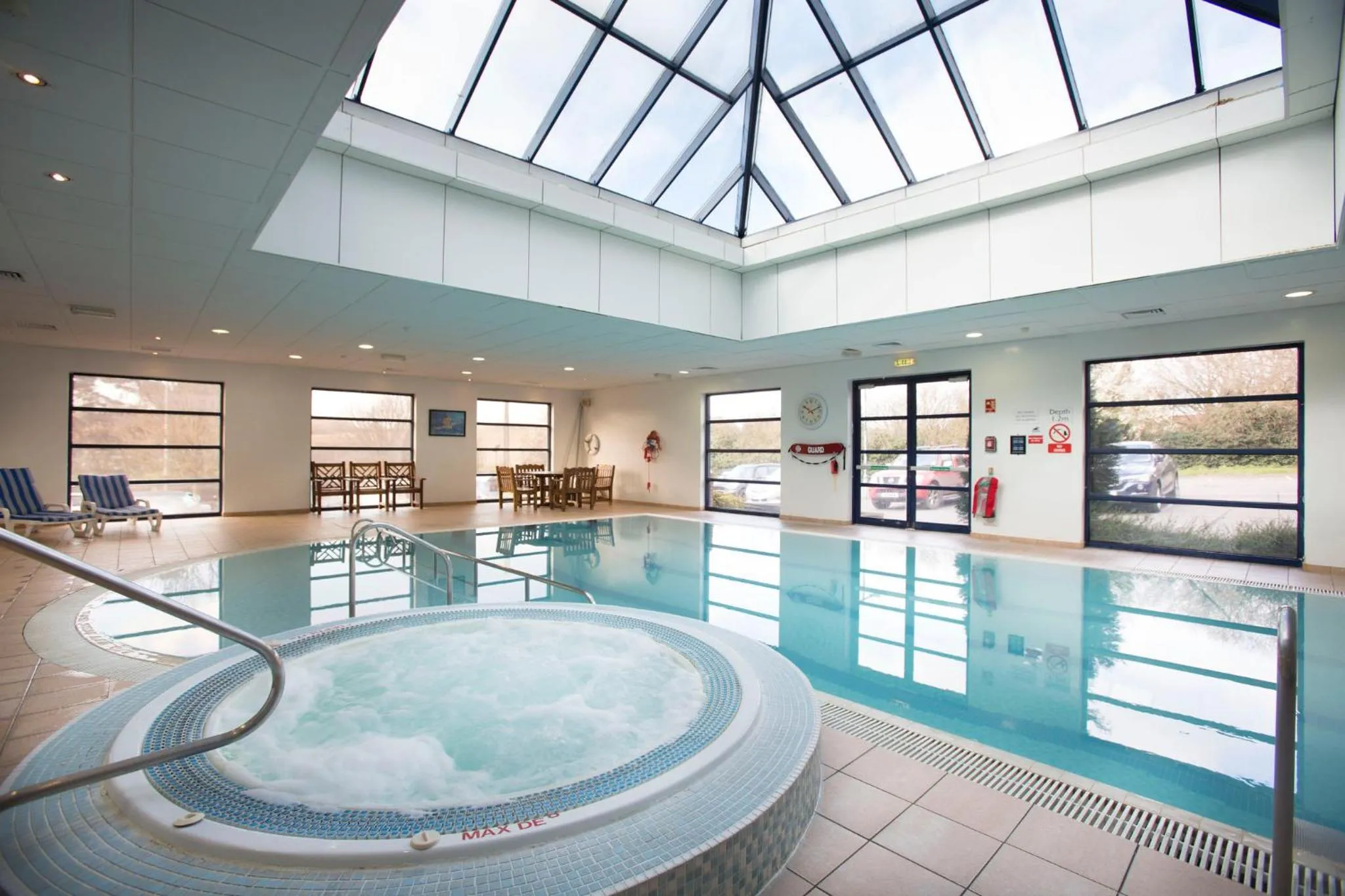 Swimming Pool in Holiday Inn Luton South - M1 Junction 9
