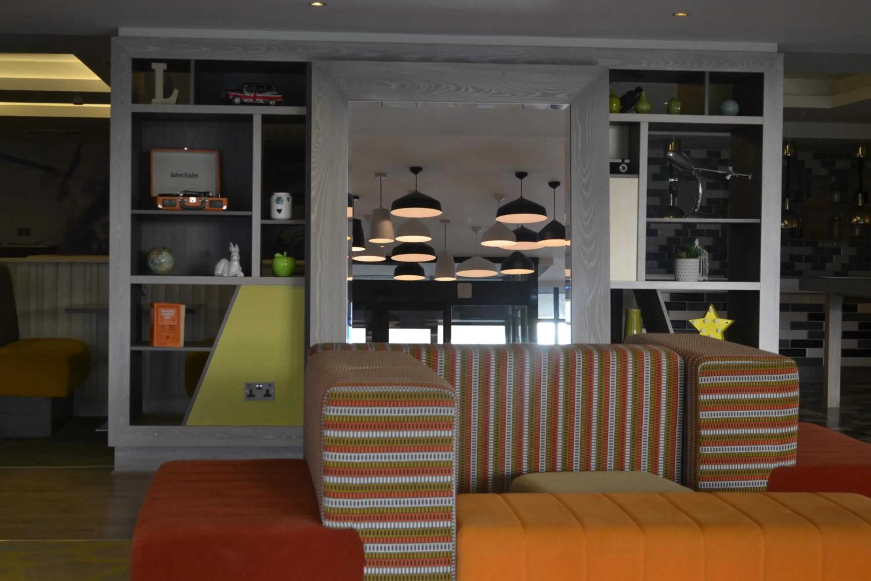 Lounge or bar in Holiday Inn Luton South - M1 Junction 9