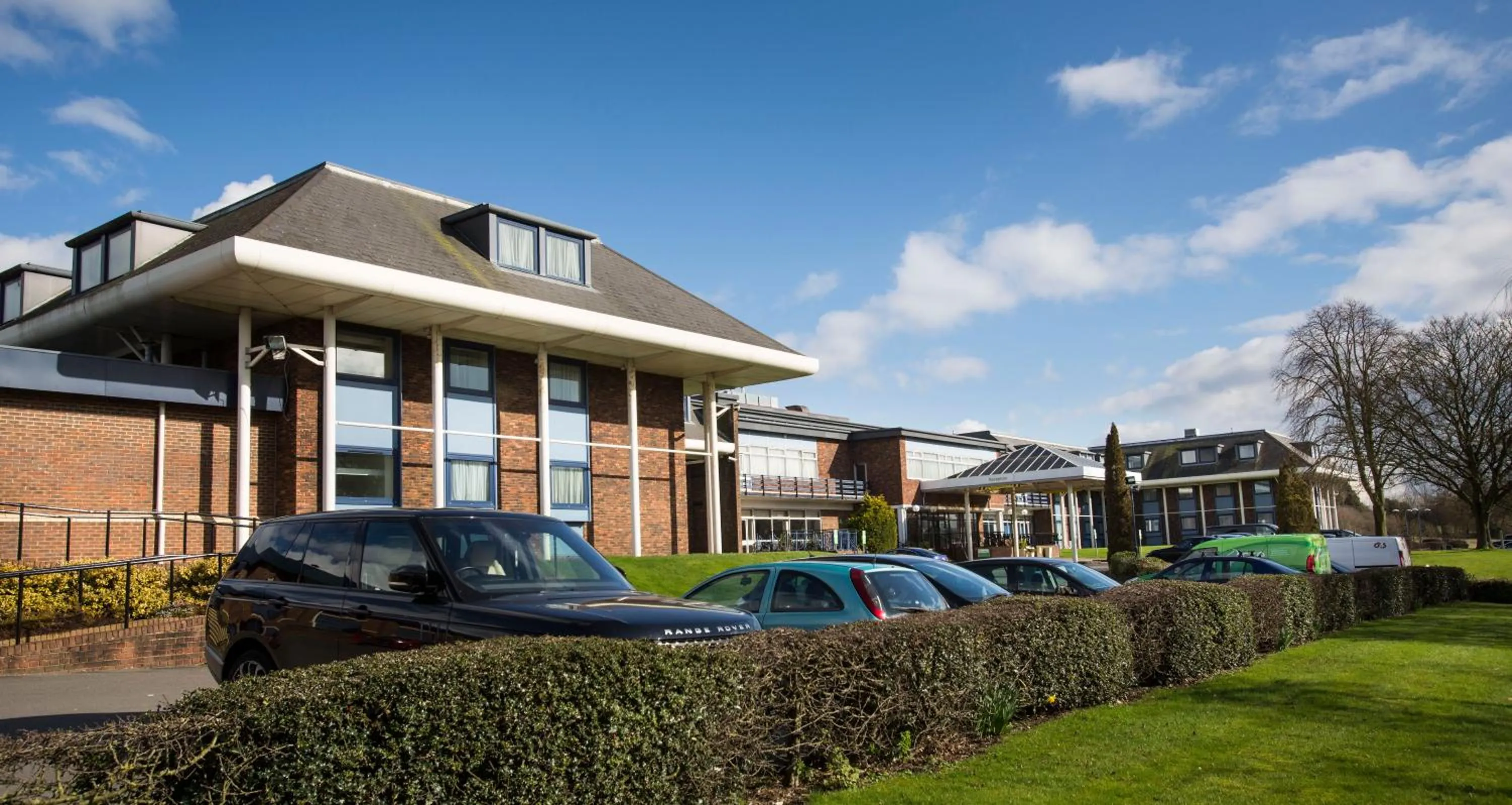Property Building in Holiday Inn Luton South - M1 Junction 9
