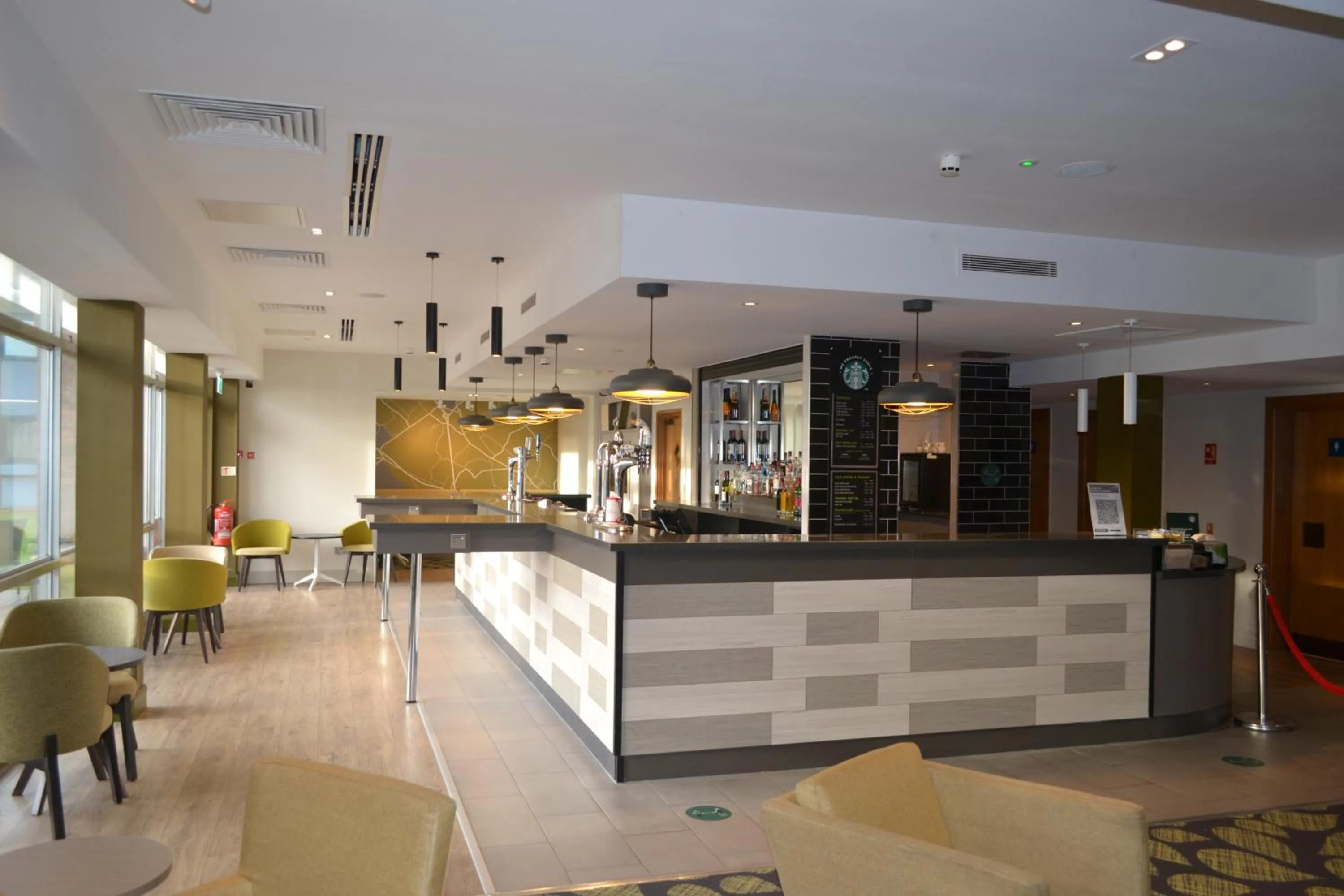 Lounge or bar in Holiday Inn Luton South - M1 Junction 9
