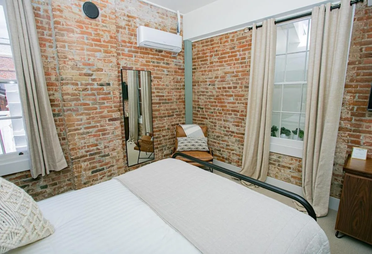 Bed in Historic Jacksonville Inn