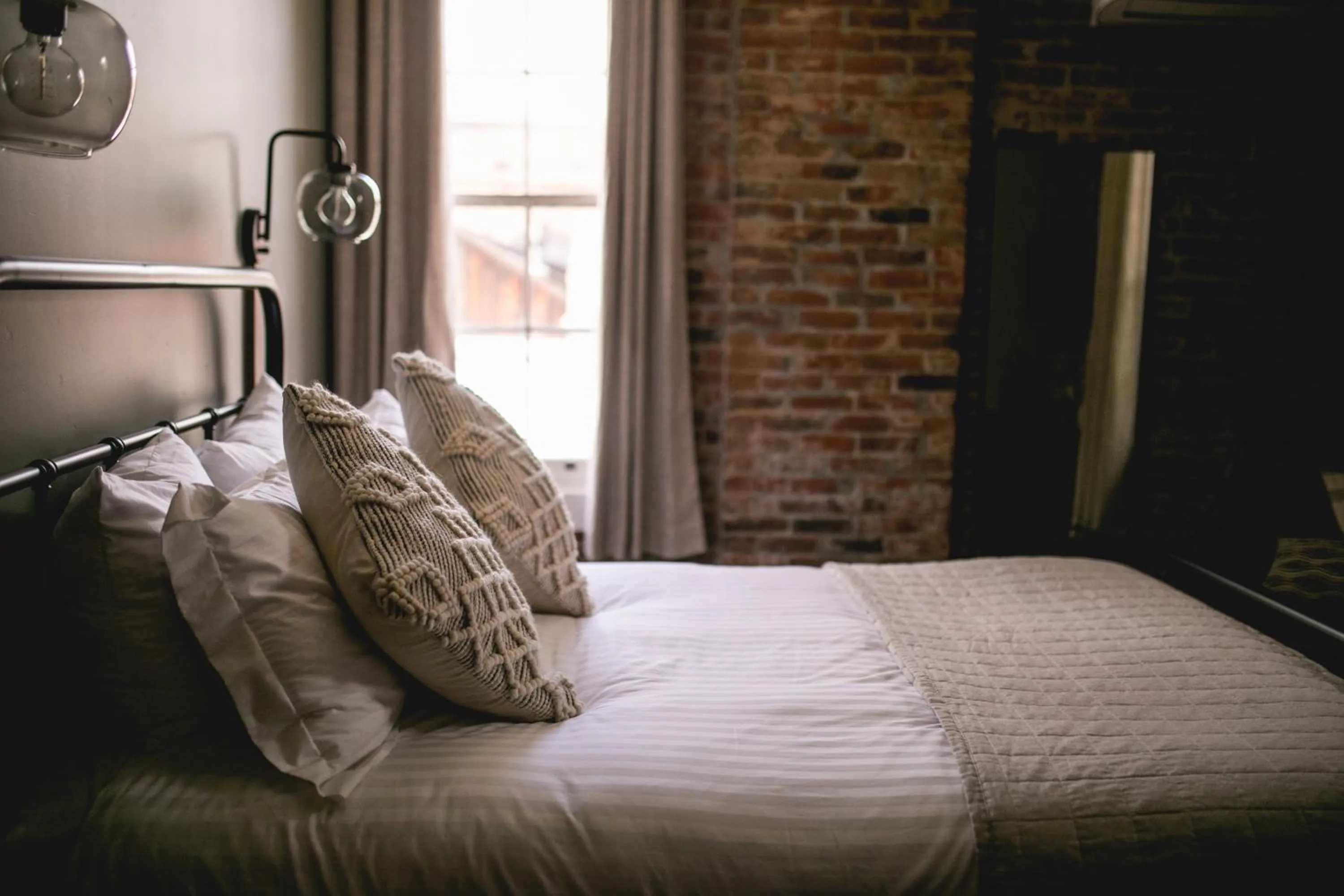 Bed in Historic Jacksonville Inn