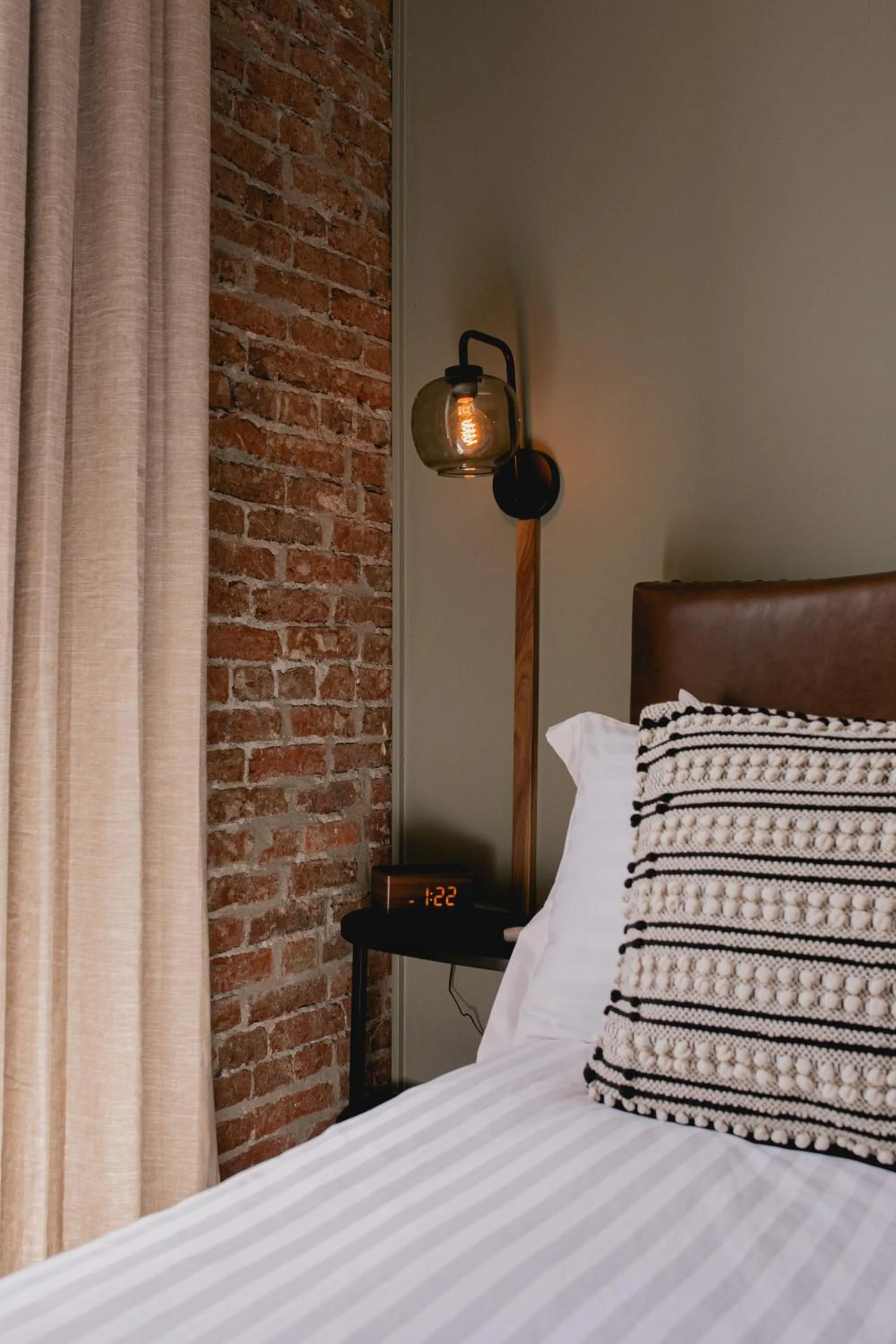 Bed in Historic Jacksonville Inn