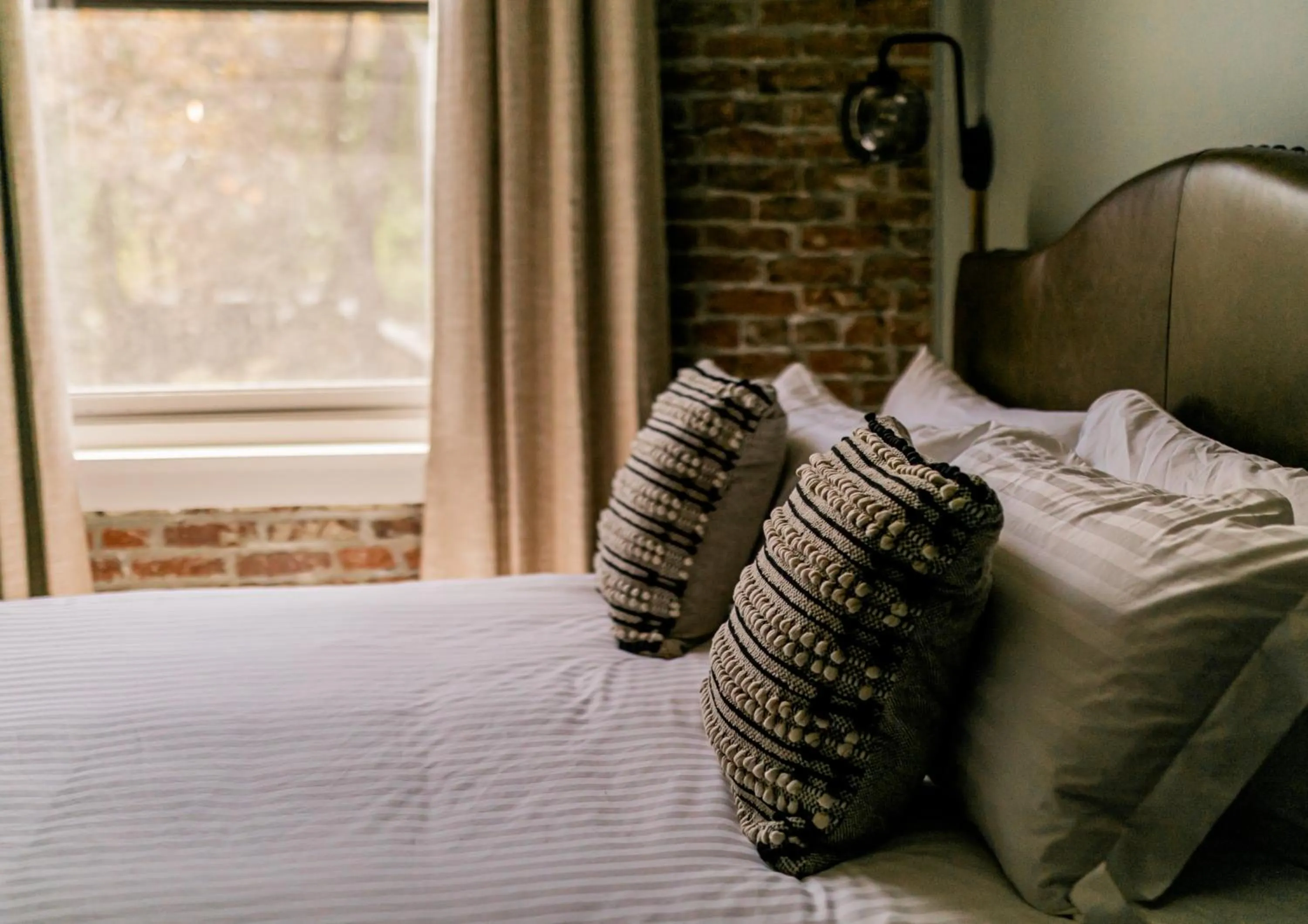 Bed in Historic Jacksonville Inn