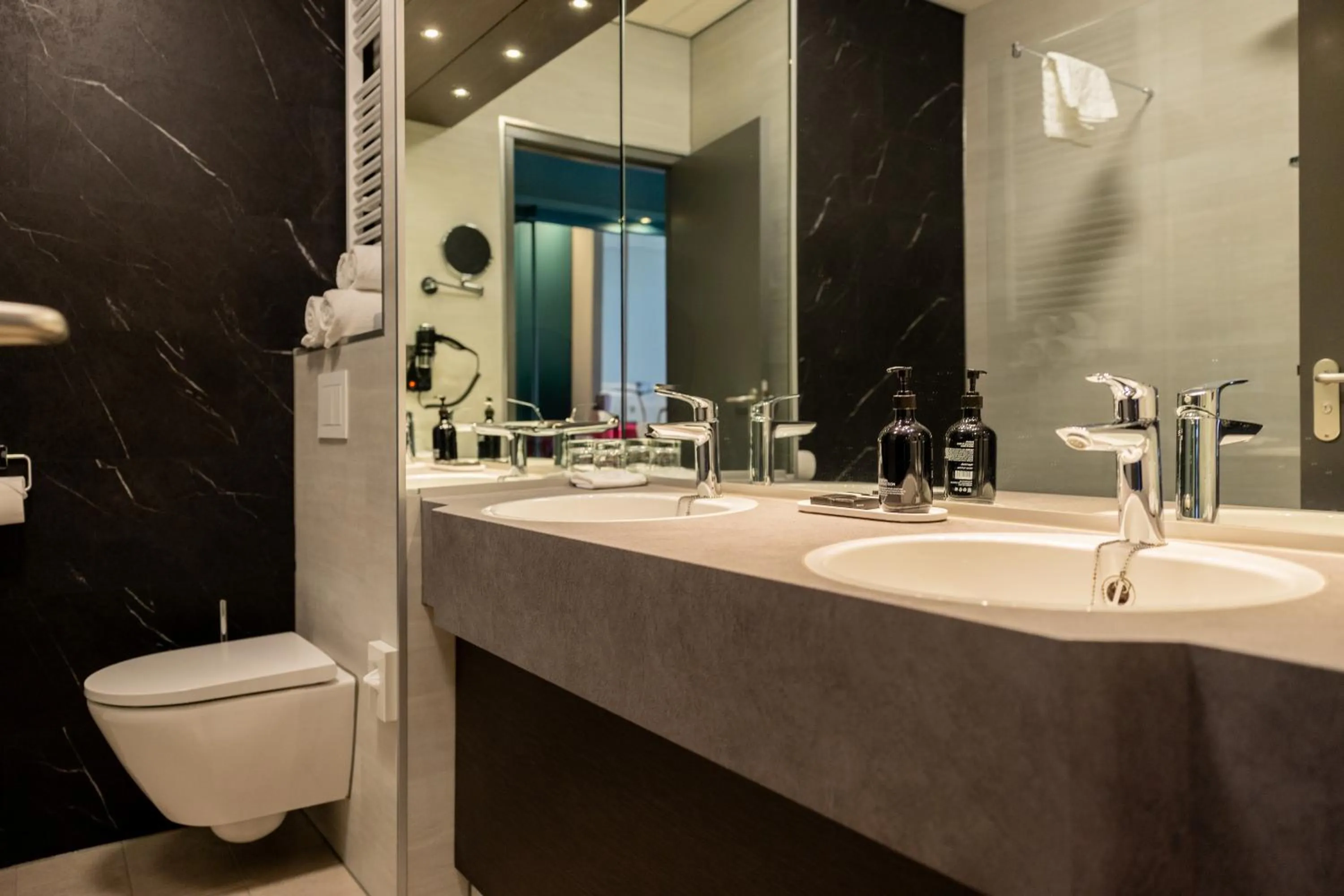 Bathroom in Parkhotel Tjaarda