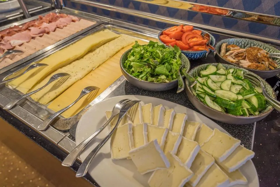 Breakfast in Parkhotel Tjaarda